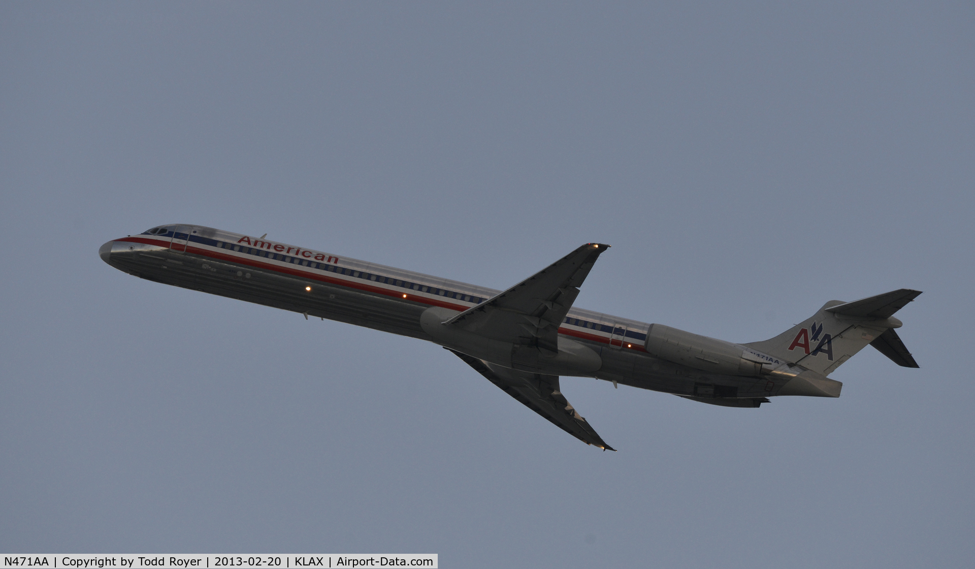 N471AA, 1988 McDonnell Douglas MD-82 (DC-9-82) C/N 49601, Early morning departure from LAX