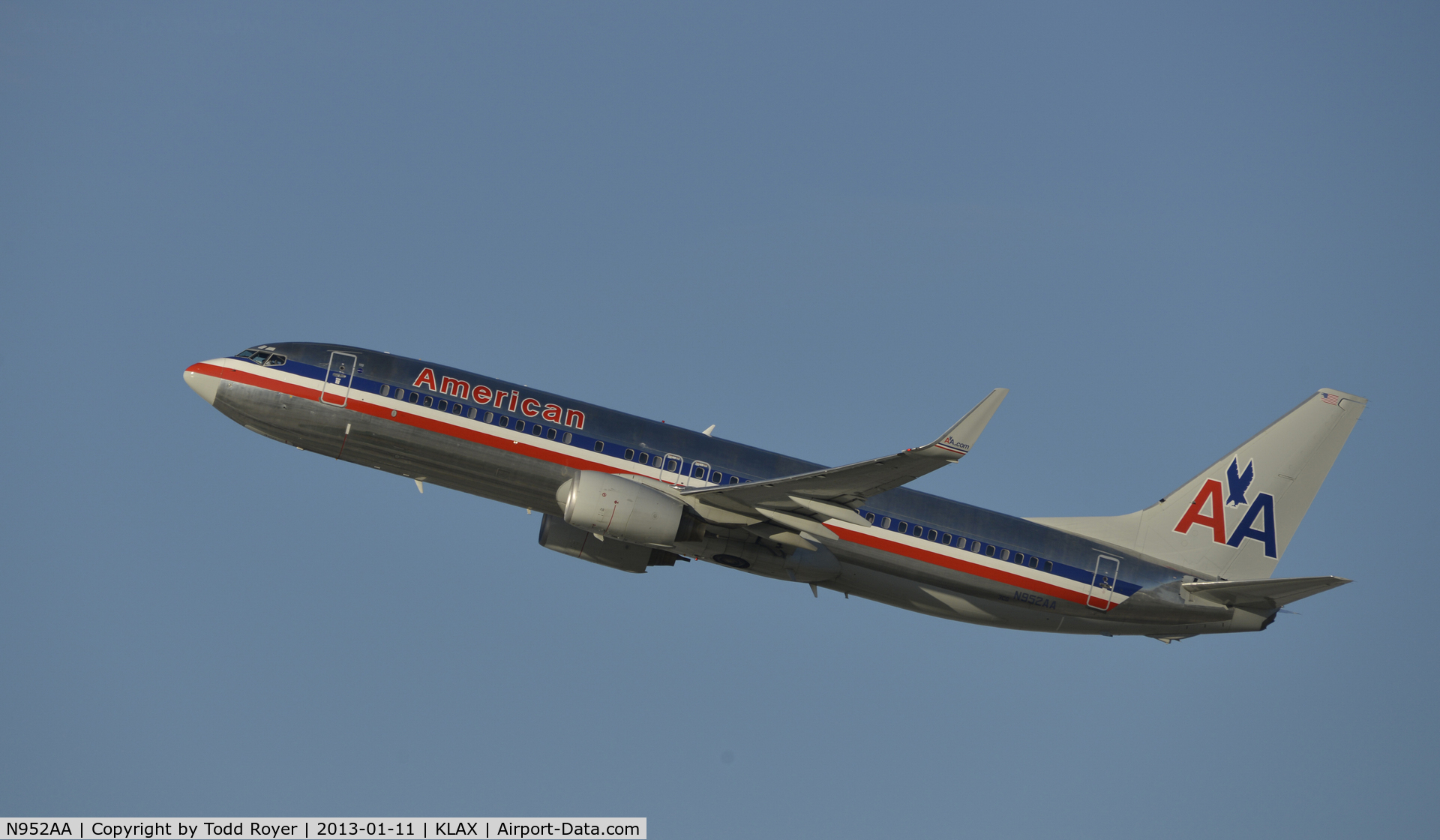 N952AA, 2000 Boeing 737-823 C/N 30088, Departing LAX