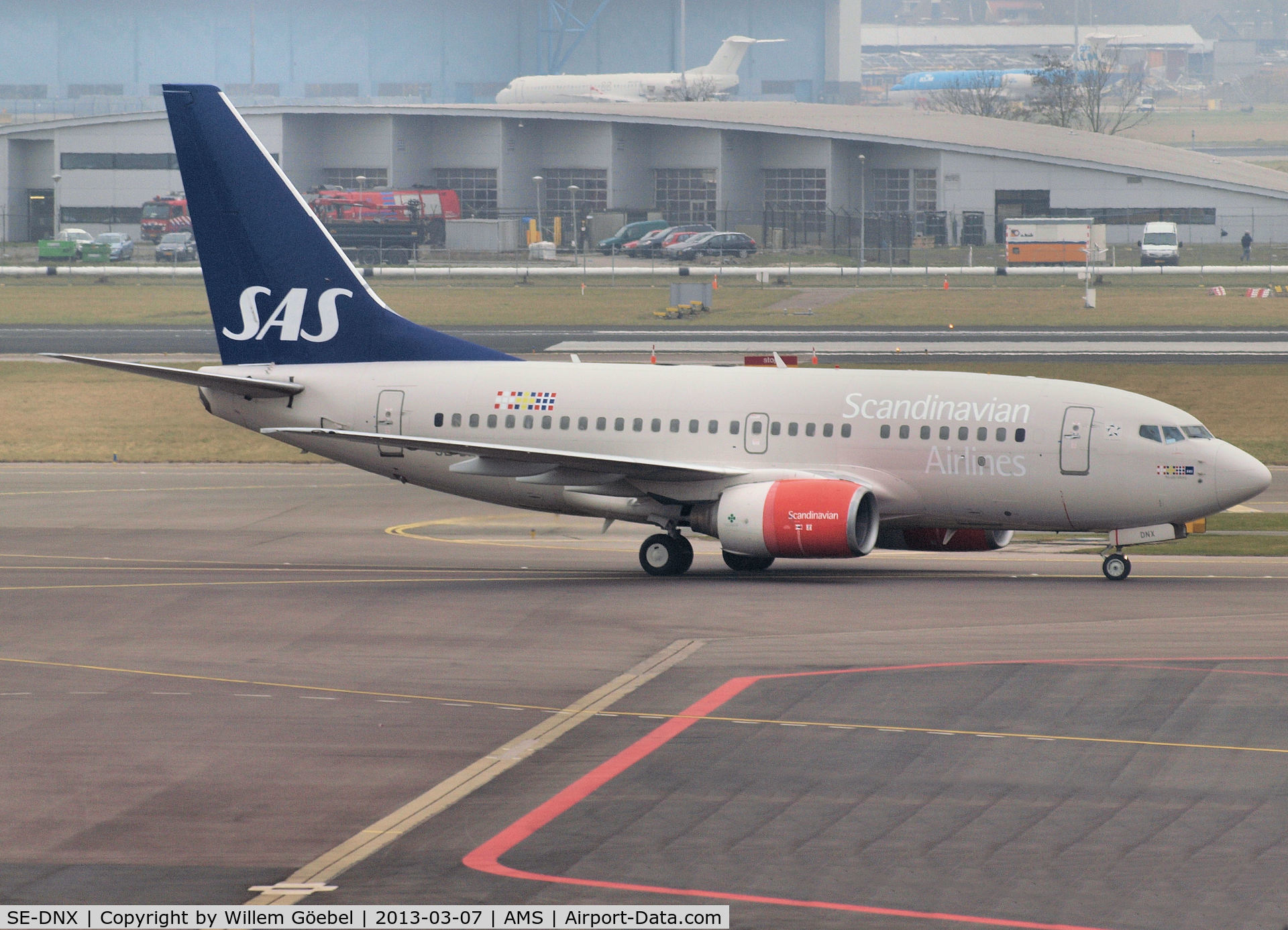 SE-DNX, 1999 Boeing 737-683 C/N 28304, Taxi to the gate of Schiphol Airport