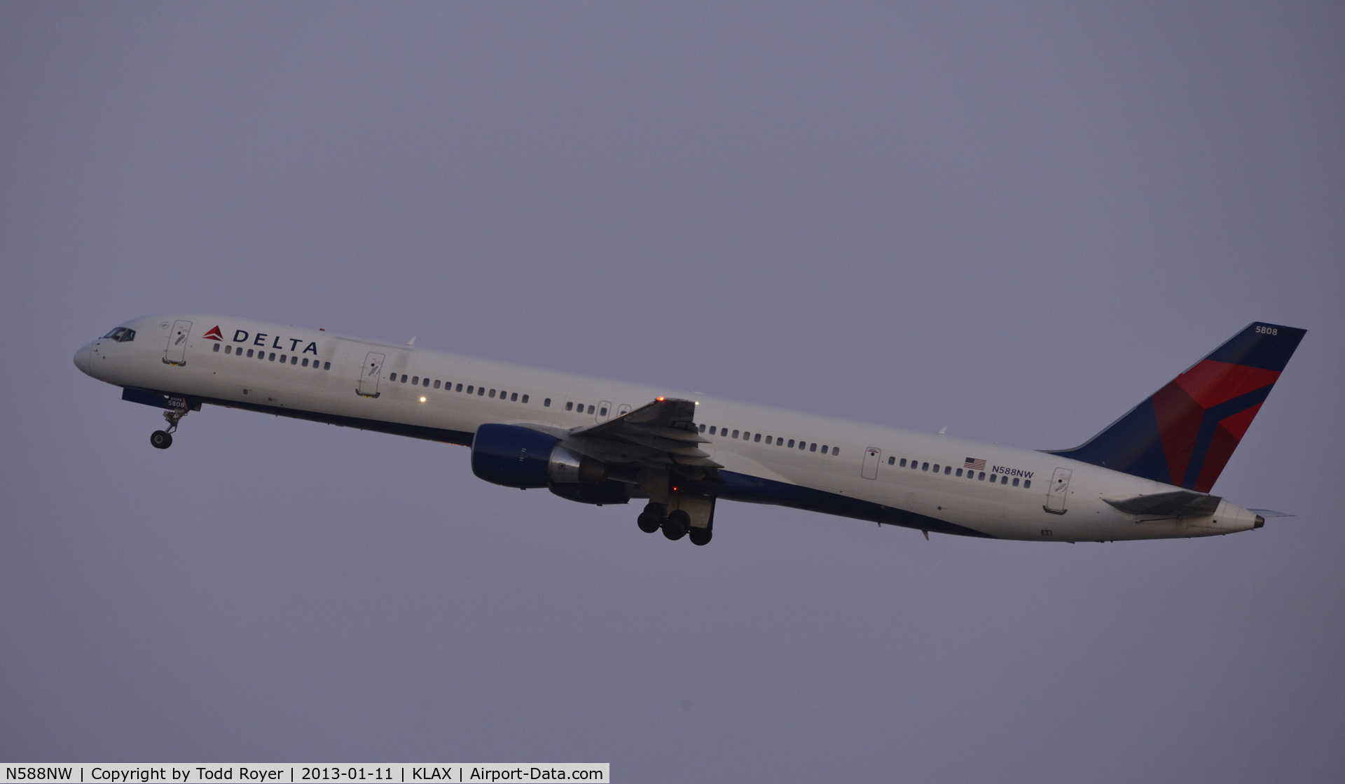 N588NW, 2003 Boeing 757-351 C/N 32988, Departing LAX