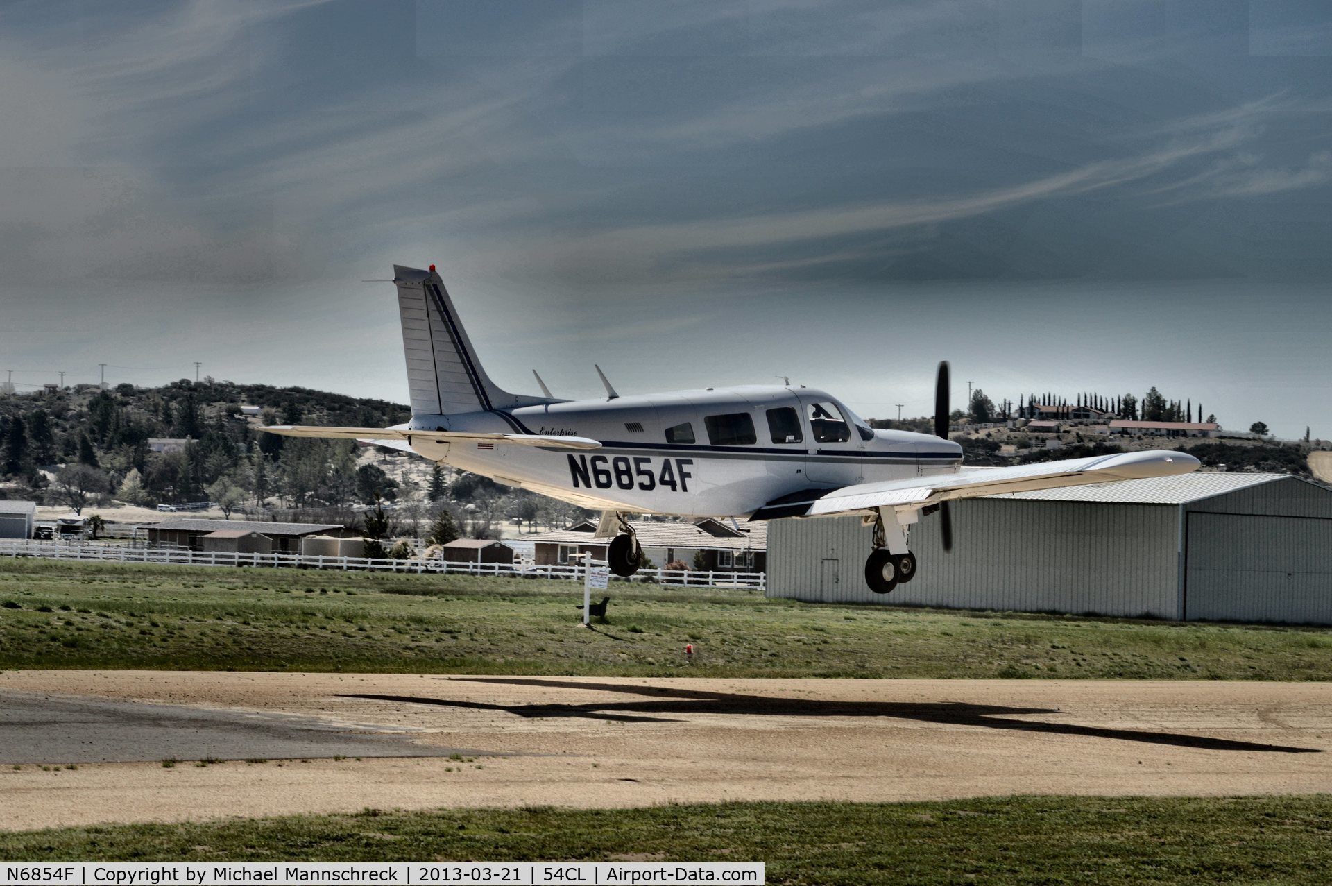 N6854F, Piper PA-32R-300 Cherokee Lance C/N 32R-7780038, landing