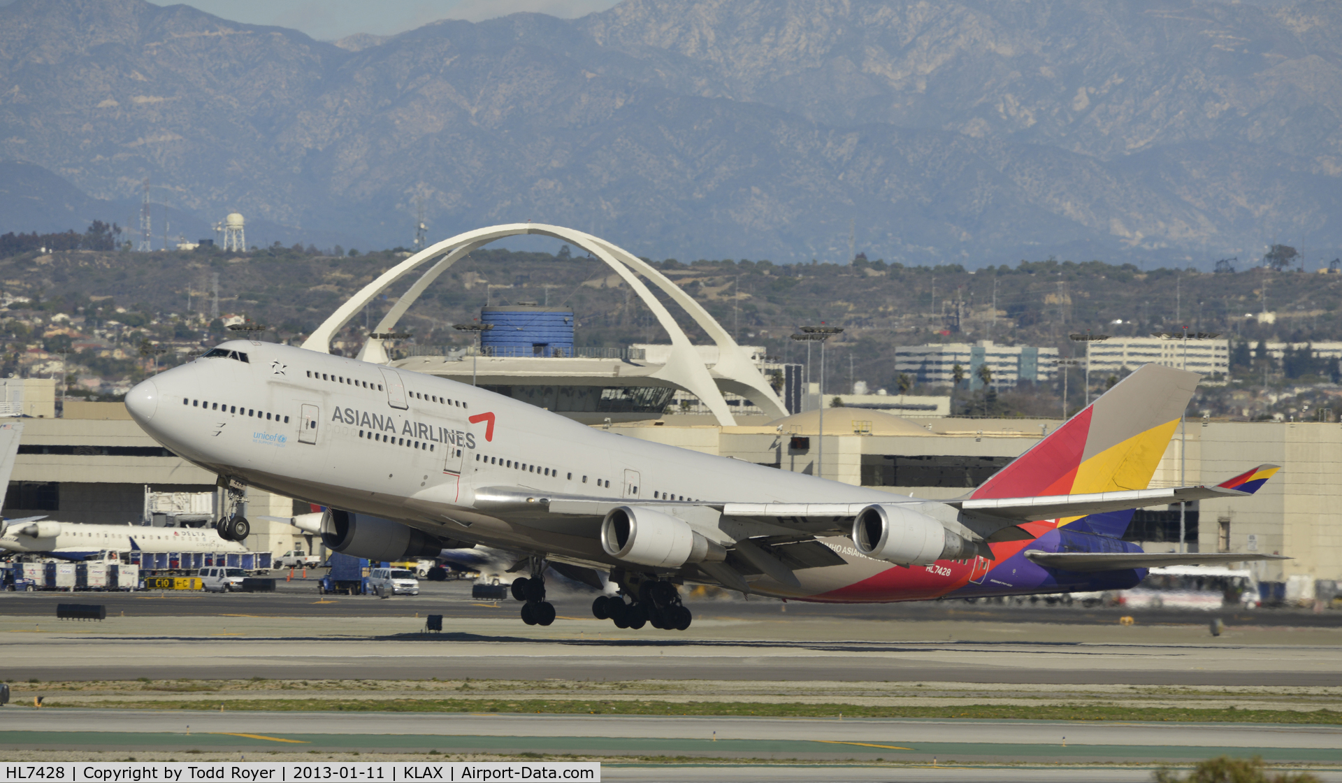 HL7428, 1998 Boeing 747-48E C/N 28552, Departing LAX