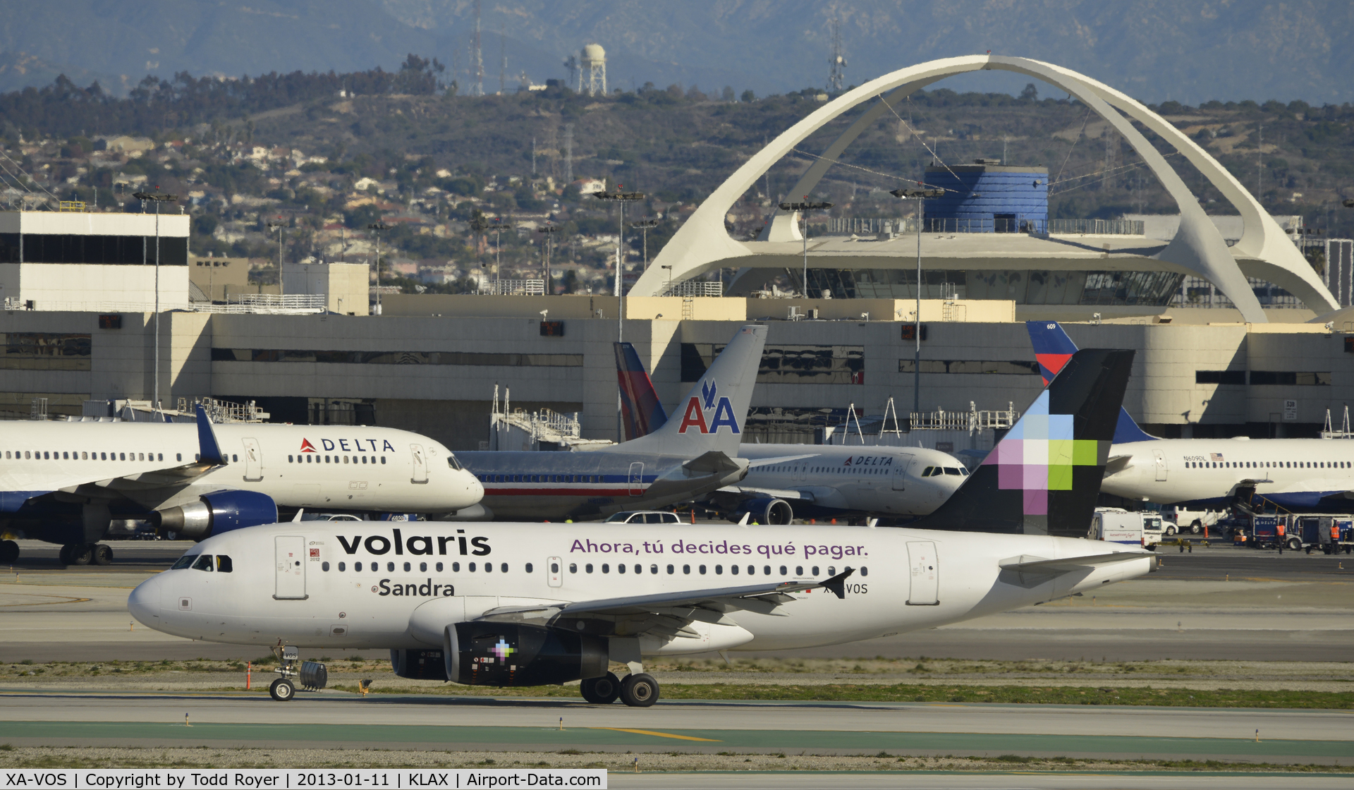 XA-VOS, 2007 Airbus A319-132 C/N 3252, Taxiing to gate LAX