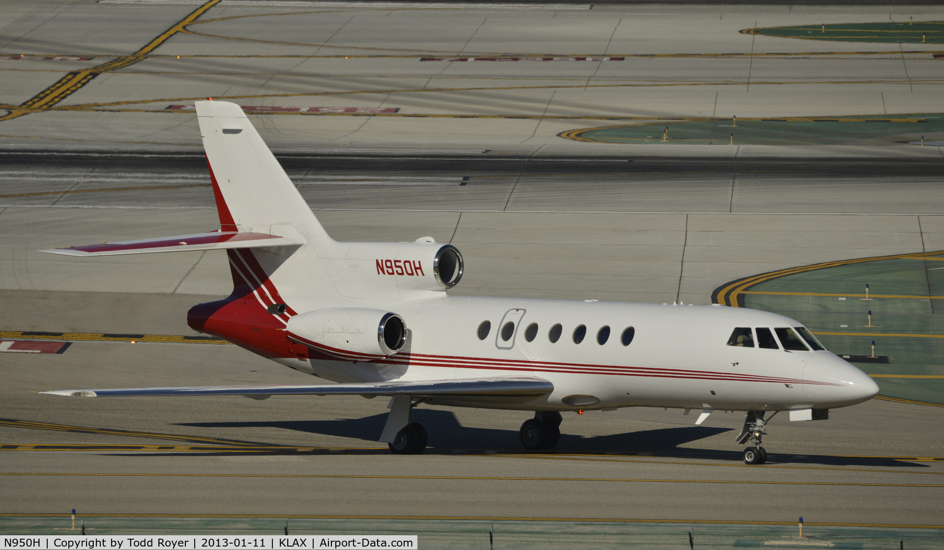 N950H, 2000 Dassault Mystere Falcon 50 C/N 307, Taxiing to parking at LAX