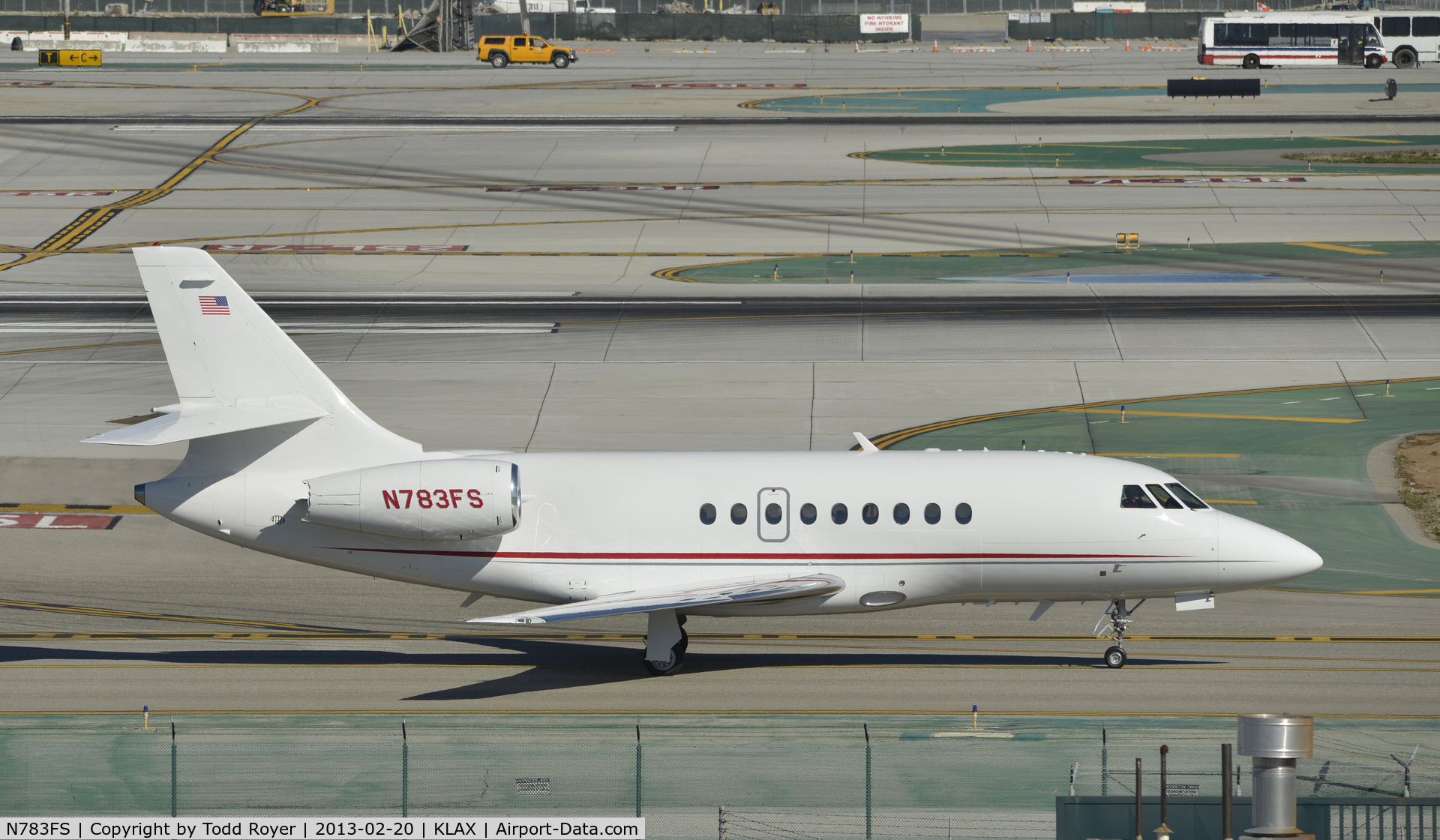 N783FS, 1995 Dassault Falcon 2000 C/N 009, Taxiing to parking at LAX