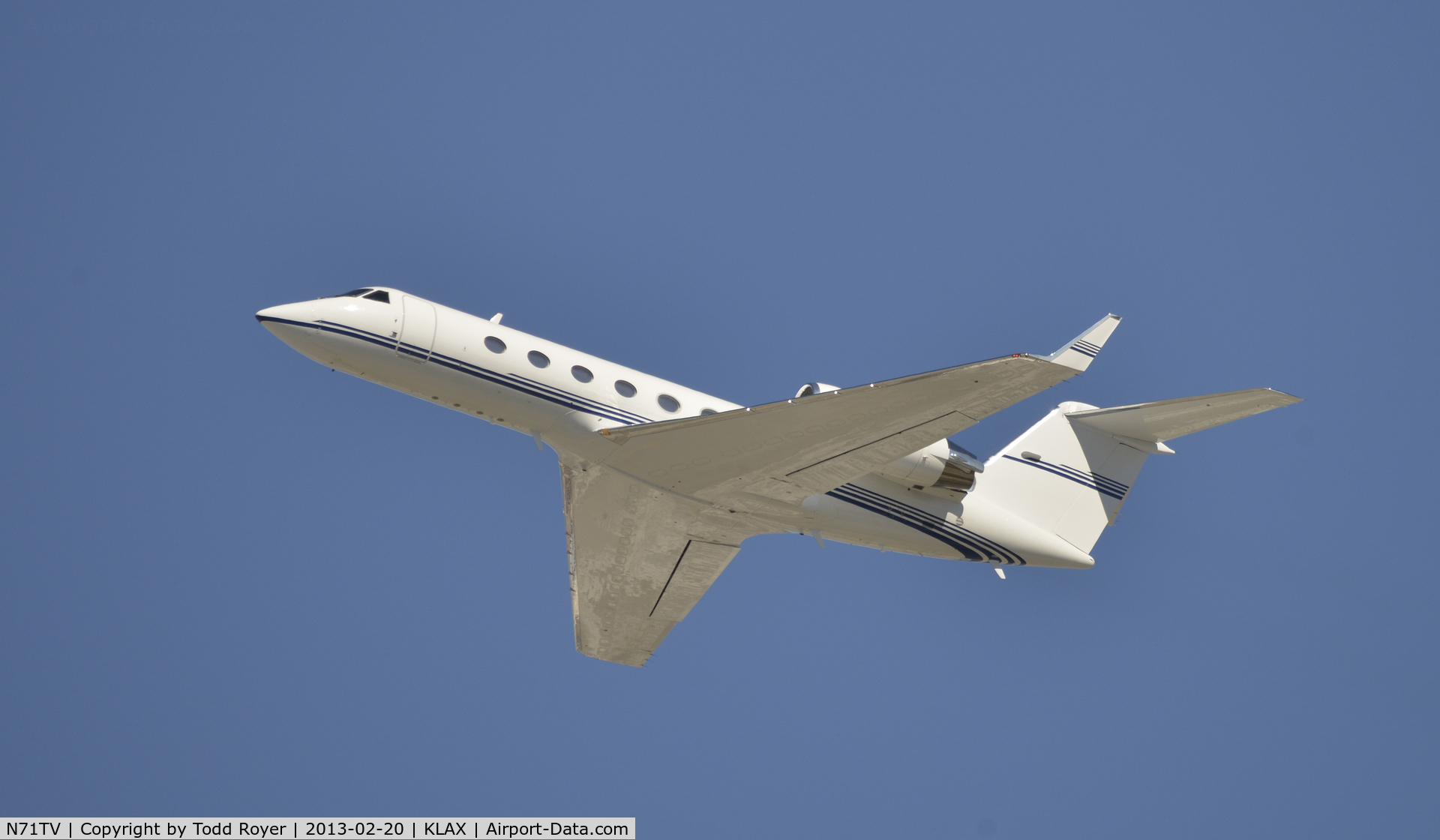 N71TV, 2000 Gulfstream Aerospace G-IV C/N 1430, Departing LAX