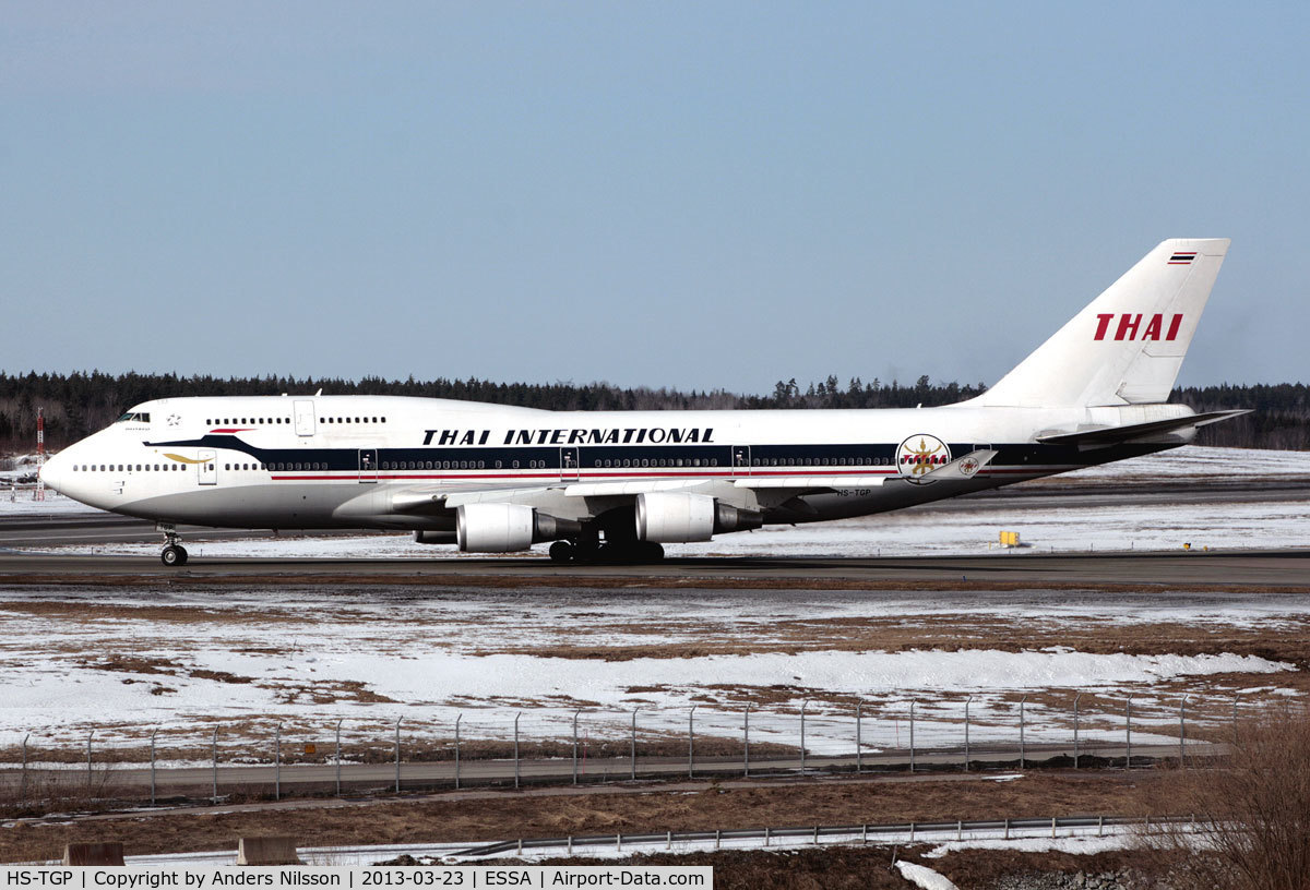 HS-TGP, 1994 Boeing 747-4D7 C/N 26610, Lining up runway 01L