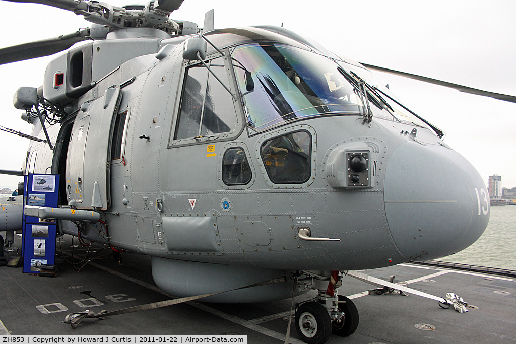 ZH853, 2001 AgustaWestland EH-101 Merlin HM.1 C/N 50135/RN33, 13/820 NAS, on board HMS Ark Royal, Portsmouth.