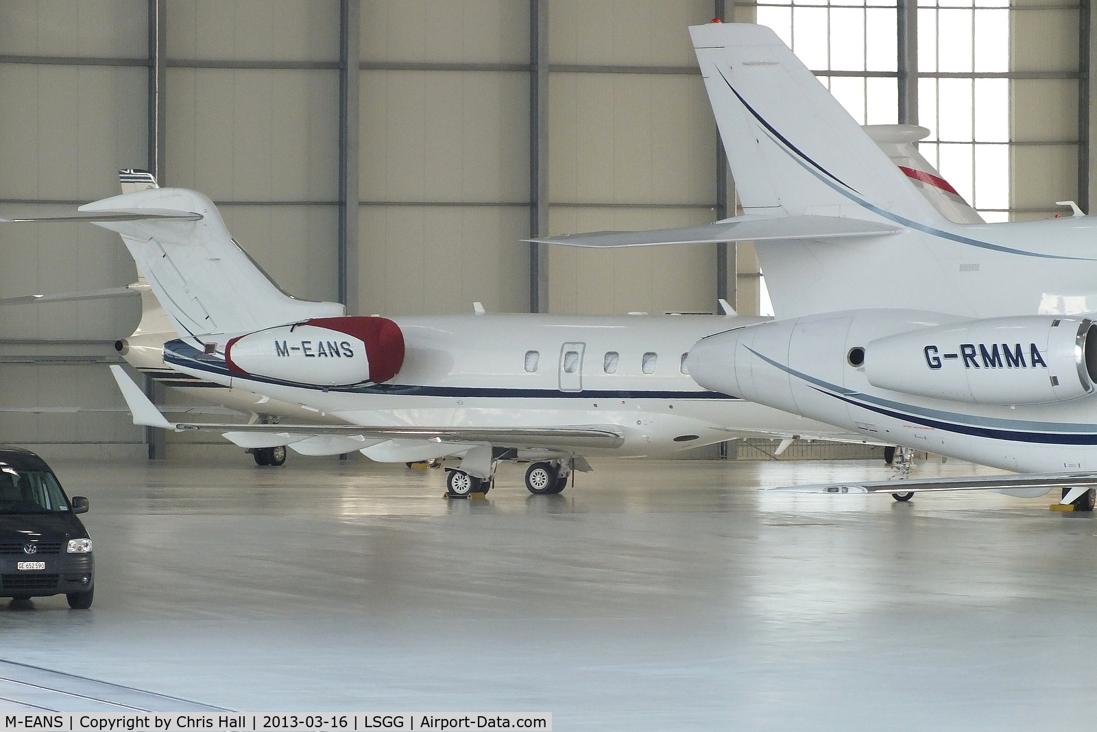 M-EANS, 2004 Bombardier Challenger 300 (BD-100-1A10) C/N 20017, YH Aviation Challenger 300 in the Jet Aviation hangar