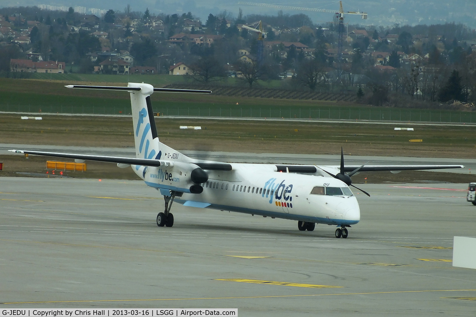 G-JEDU, 2004 De Havilland Canada DHC-8-402Q Dash 8 C/N 4089, flybe Dash-8 taxying on one engine