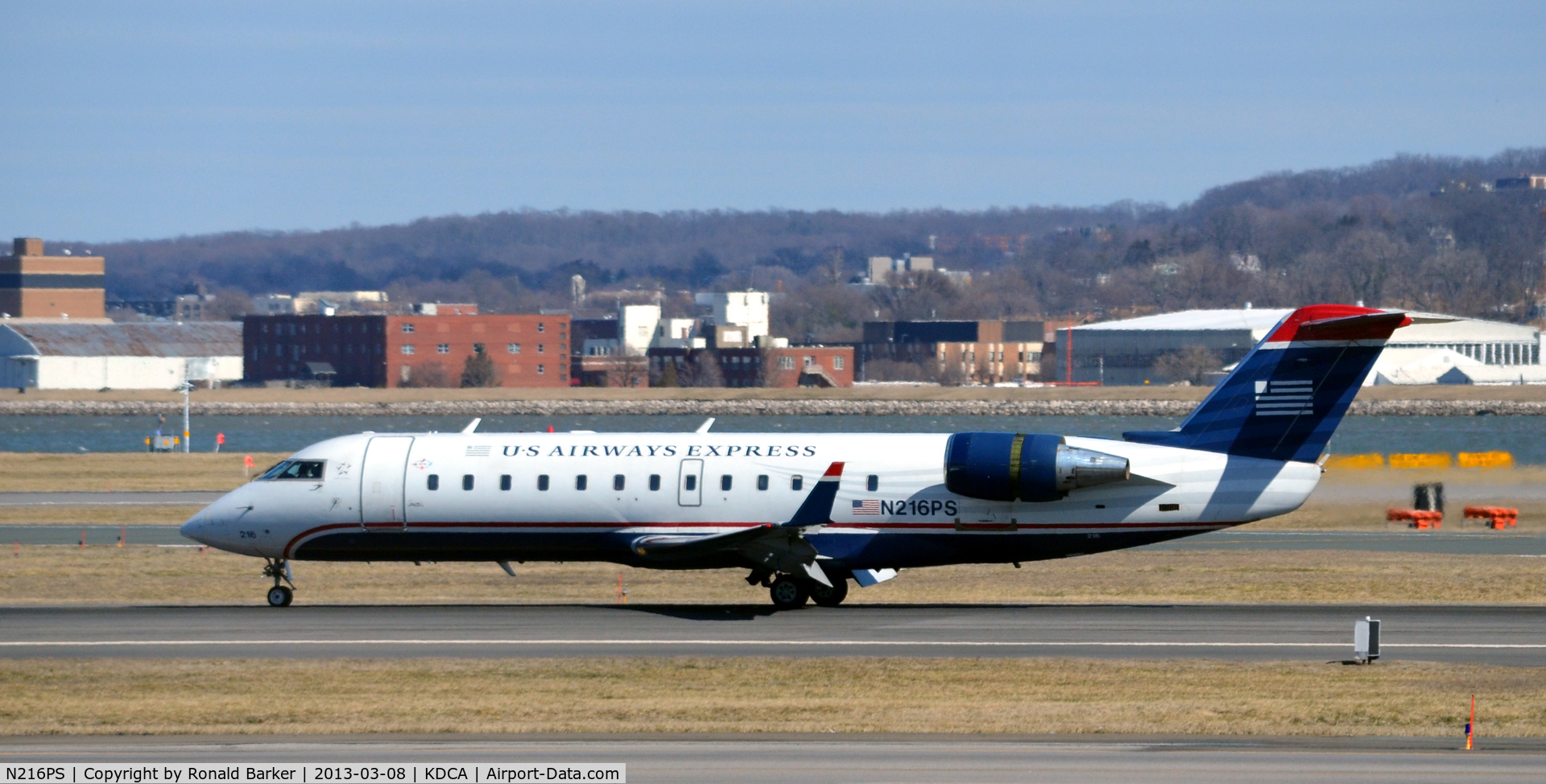 N216PS, 2003 Bombardier CRJ-200ER (CL-600-2B19) C/N 7882, Landing rollout