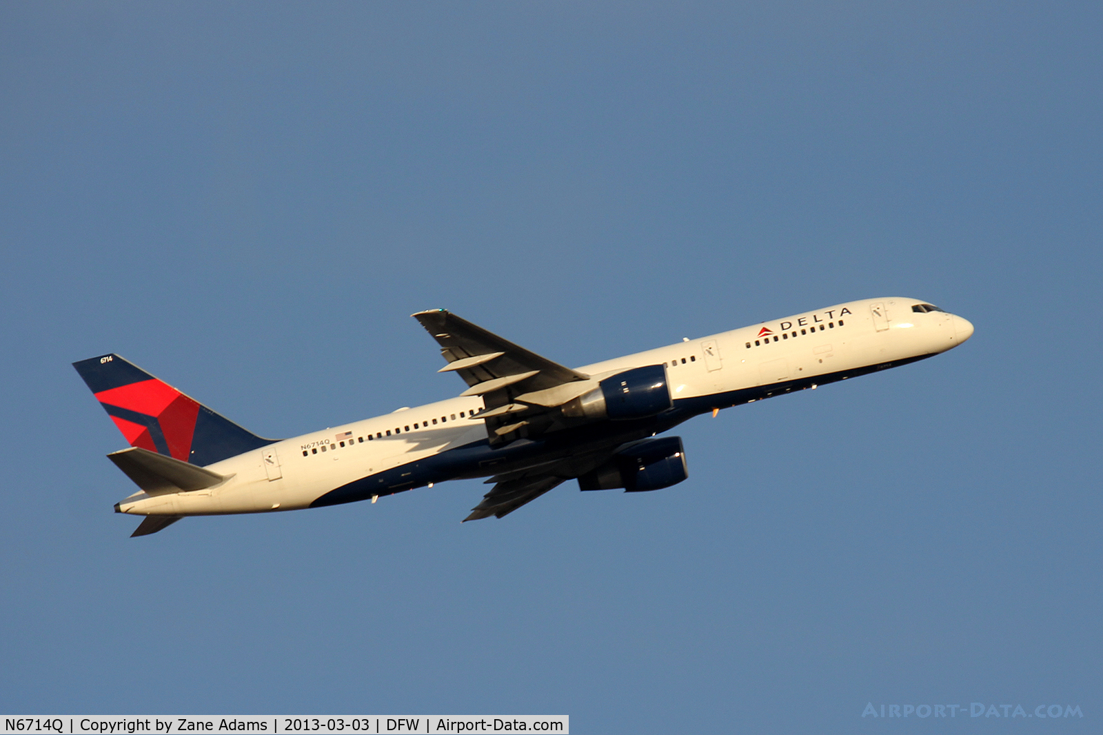 N6714Q, 2000 Boeing 757-232 C/N 30485, Delta 757 departing DFW Aiport