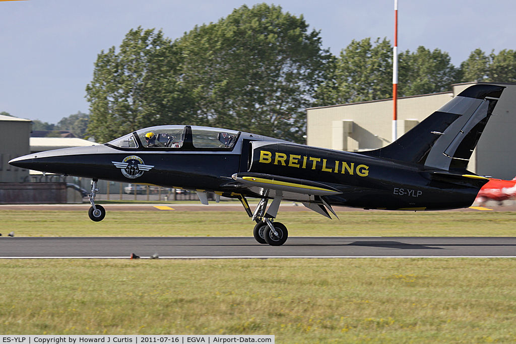 ES-YLP, Aero L-39 Albatros C/N 533620, Breitling Jet Team, coded 7. RIAT 2011.