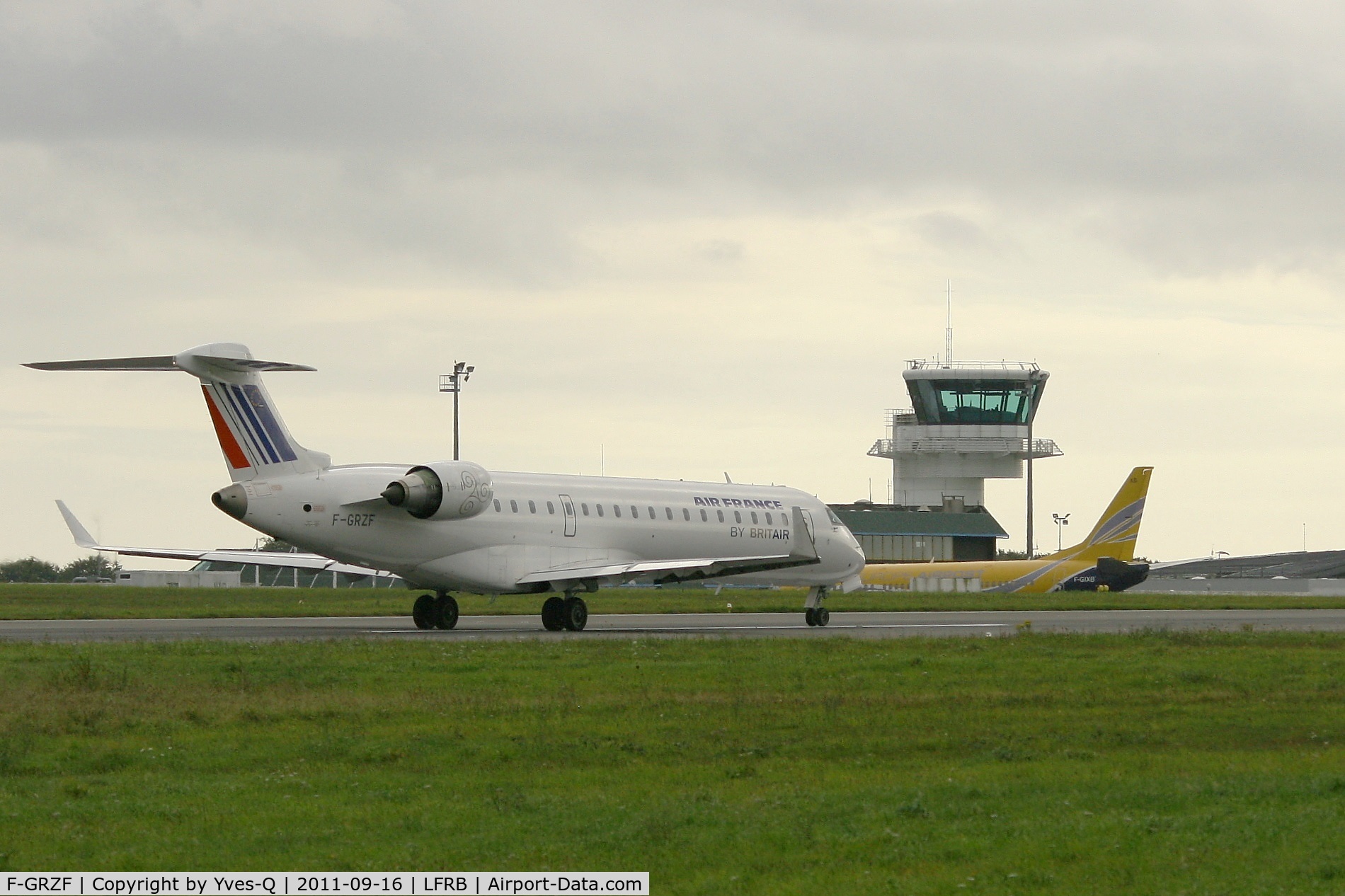 F-GRZF, 2002 Canadair CRJ-700 (CL-600-2C10) Regional Jet C/N 10036, Canadair Regional Jet CRJ700, Take off run rwy 25L, Brest-Bretagne Airport (LFRB-BES)