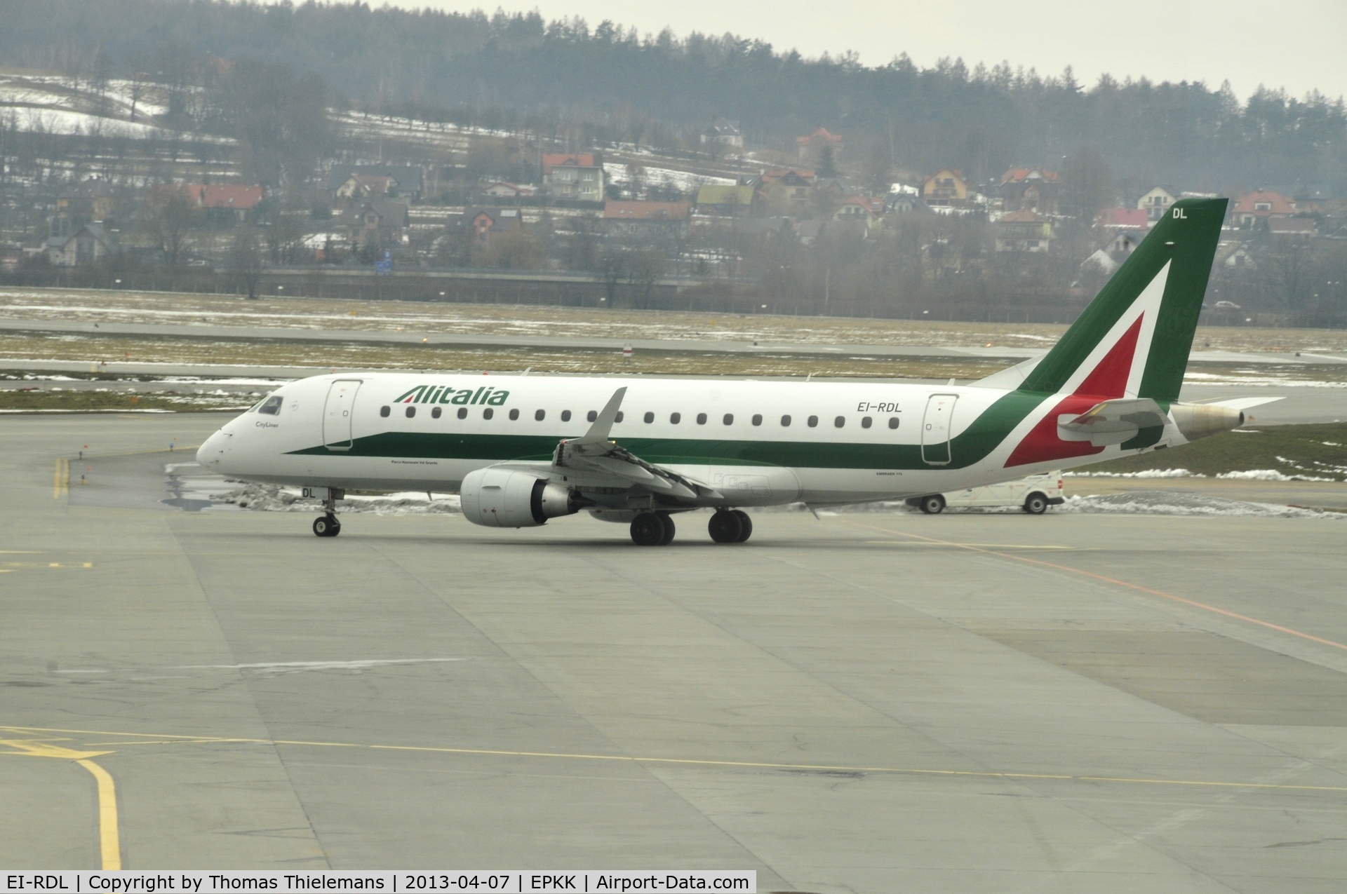EI-RDL, 2012 Embraer 175STD (ERJ-170-200STD) C/N 17000345, waiting for departure