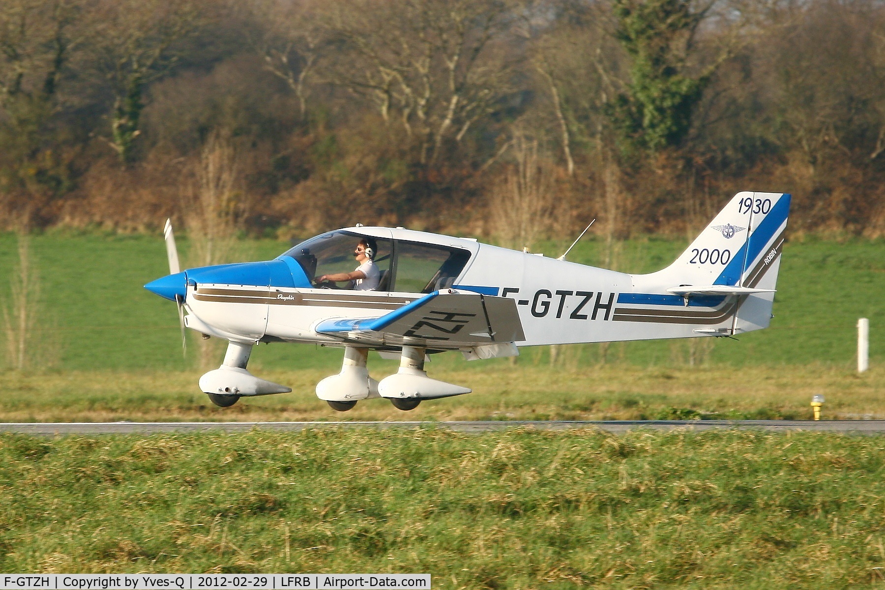 F-GTZH, Robin DR-400-120 Petit Prince C/N 2455, Robin DR-400-120 Petit Prince, Landing rwy 25L, Brest-Bretagne Airport (LFRB-BES)