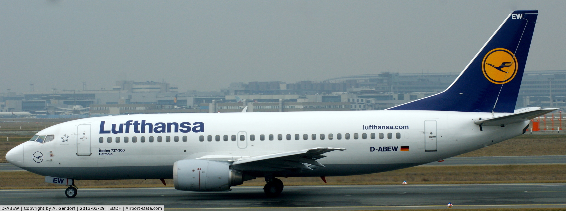 D-ABEW, 1995 Boeing 737-330 C/N 27905, Lufthansa, is taxiing to RWY 18 at Frankfurt Int´l (EDDF) for departure