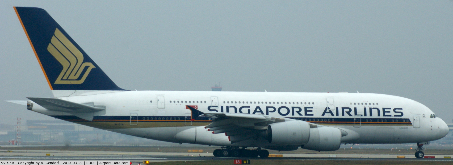 9V-SKB, 2006 Airbus A380-841 C/N 005, Singapore Airlines, waiting on RWY 18 for take off clearence at Frankfurt Int´l (EDDF)