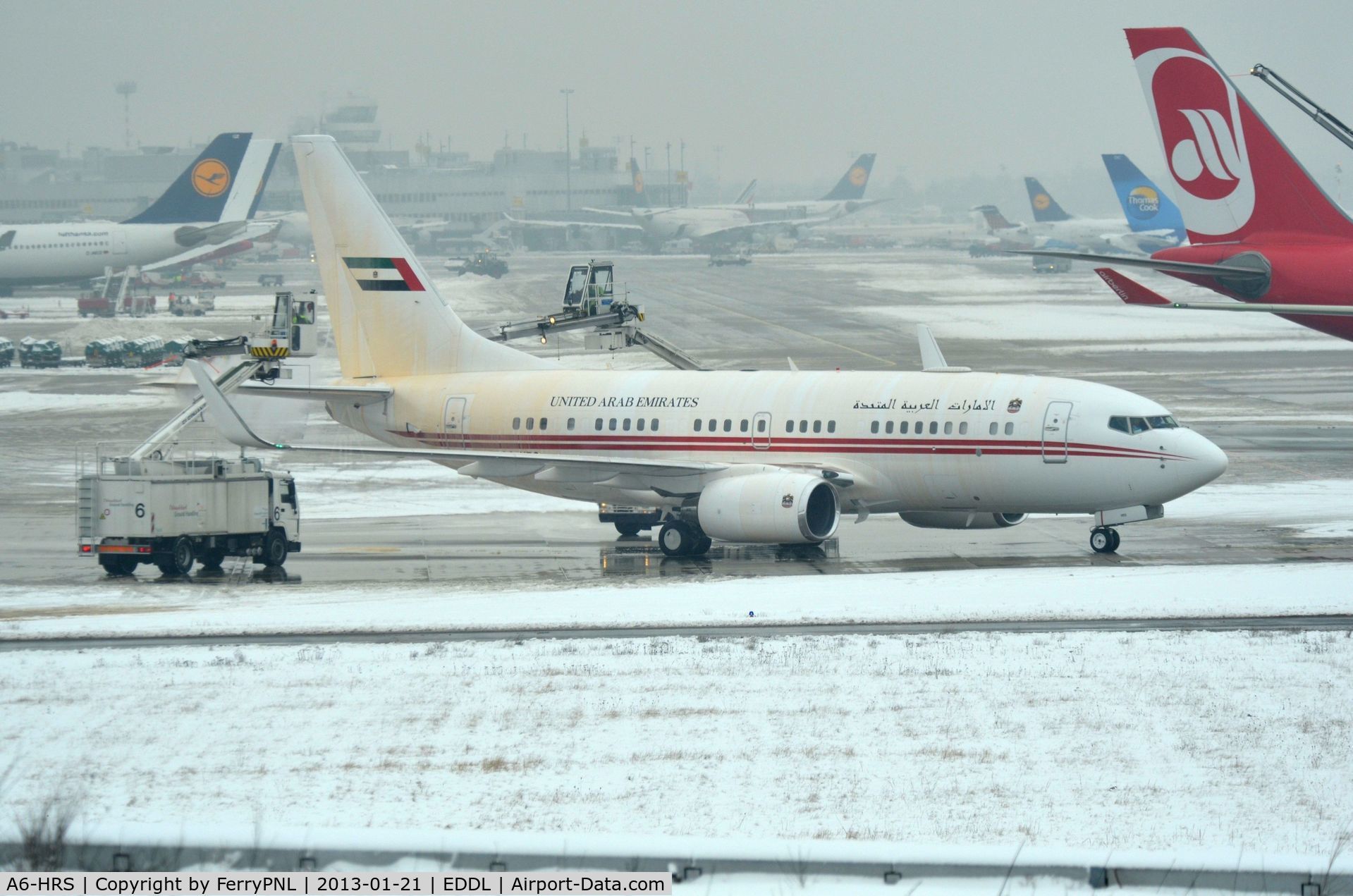 A6-HRS, Boeing 737-7E0 BBJ C/N 29251, Dubai Air Wing BBJ being de-iced in DUS.