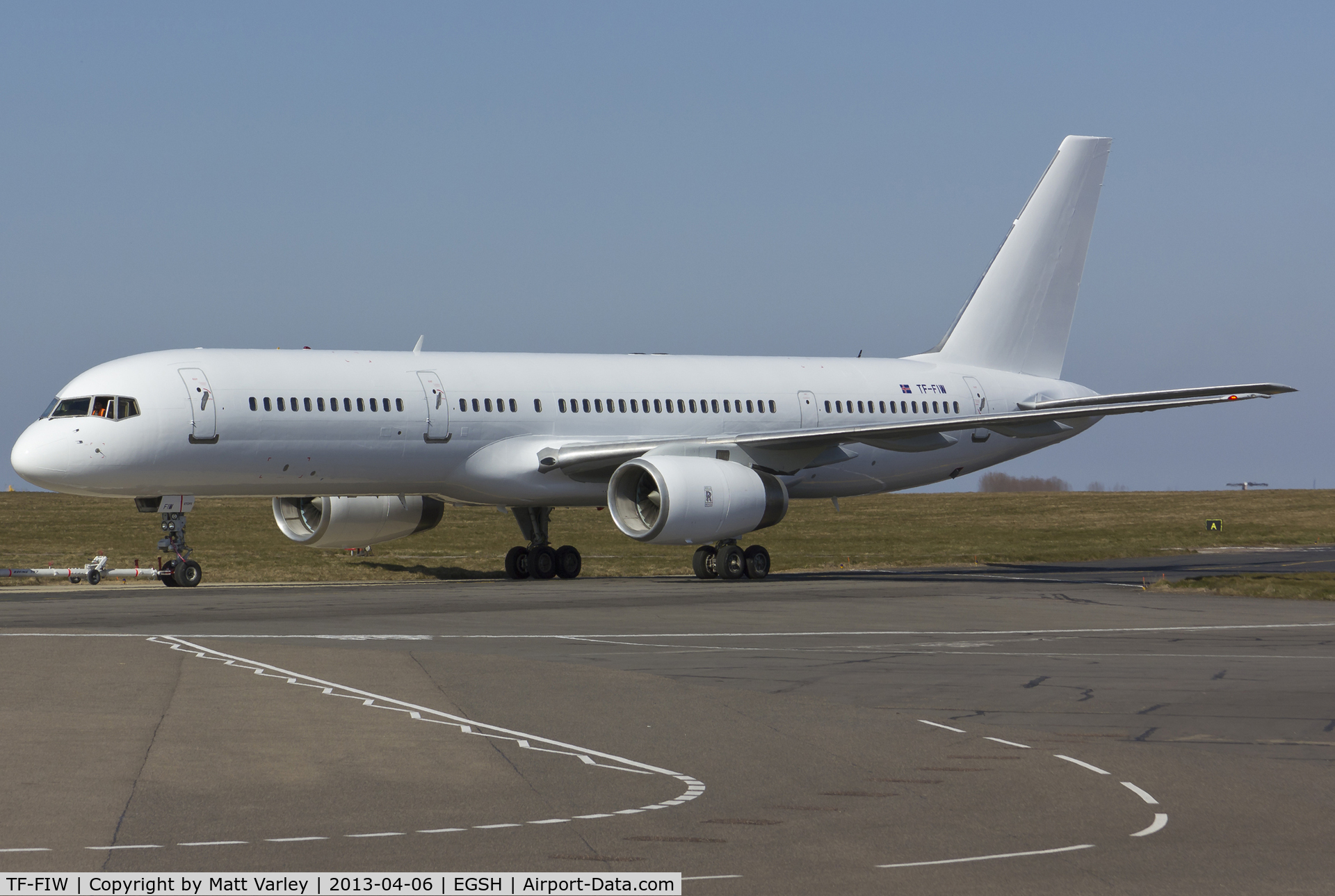 TF-FIW, 1990 Boeing 757-27B/ER C/N 24838, Being towed to stand 5 after spray by Air Livery.