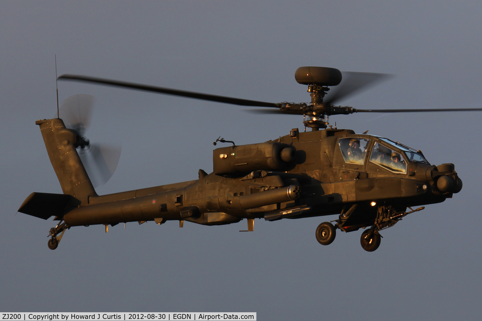 ZJ200, 2004 Westland Apache AH.1 C/N WAH.35, Coming in to land at the FARP.