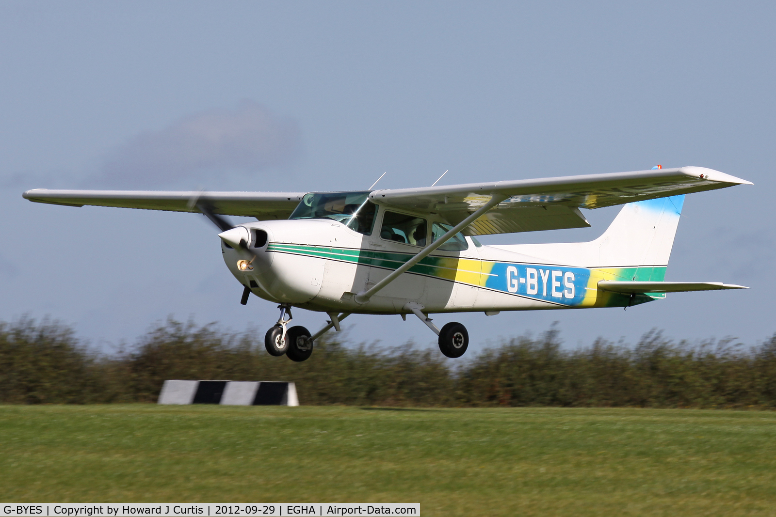 G-BYES, 1981 Cessna 172P C/N 172-74514, Privately owned.
