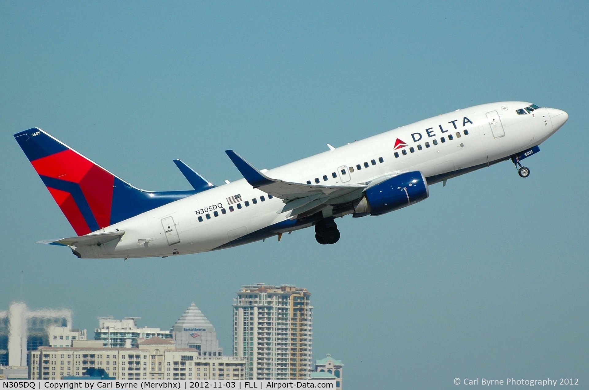 N305DQ, Boeing 737-732 C/N 29645, Taken from the Hibiscus car park viewing area.