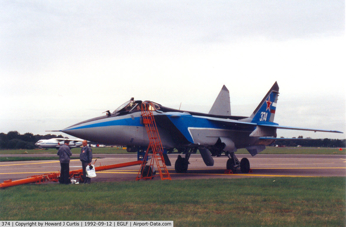 374, Mikoyan-Gurevich MiG-31 C/N N6970012149696, At the Farnborough Air Show.