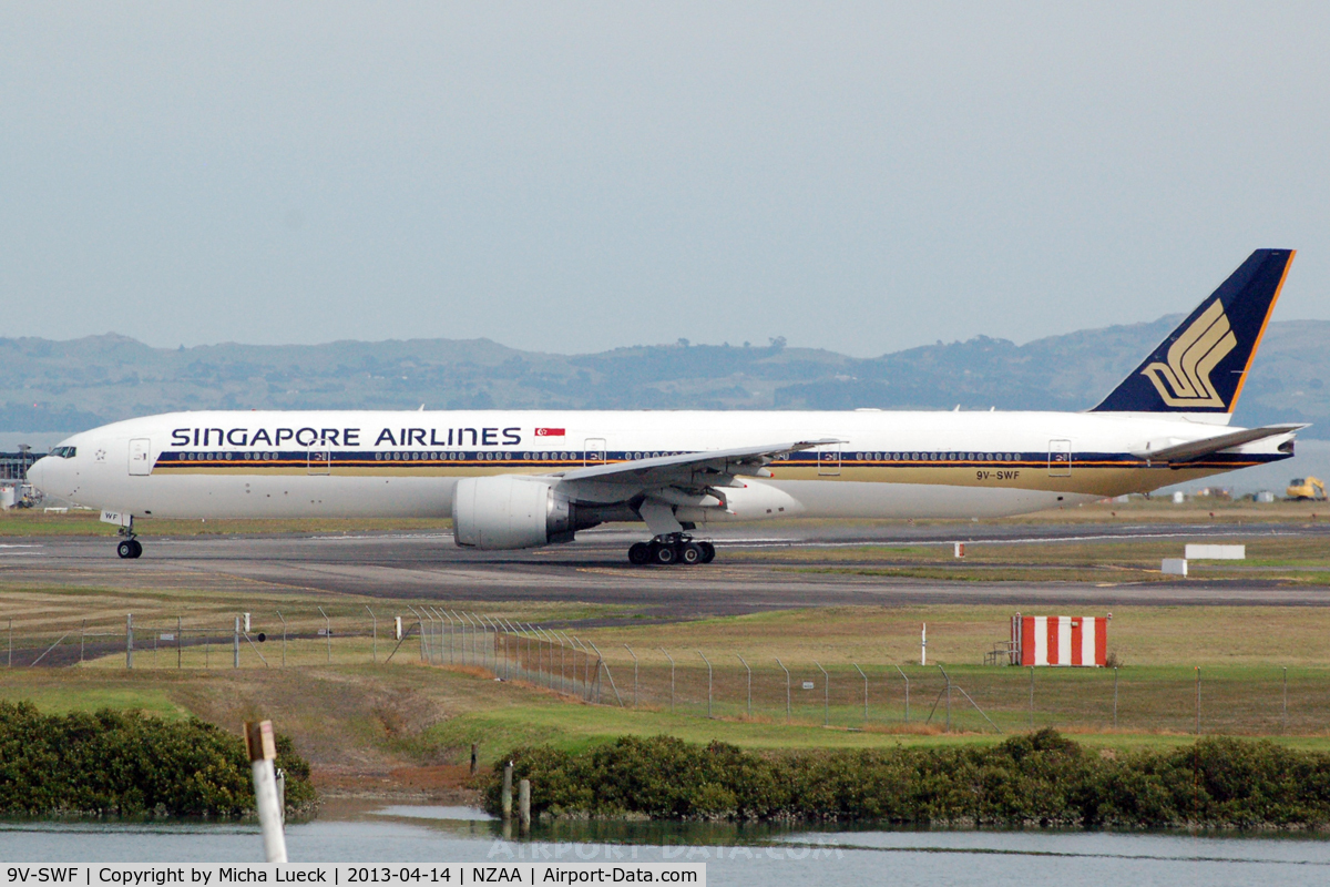9V-SWF, 2006 Boeing 777-312/ER C/N 34571, At Auckland