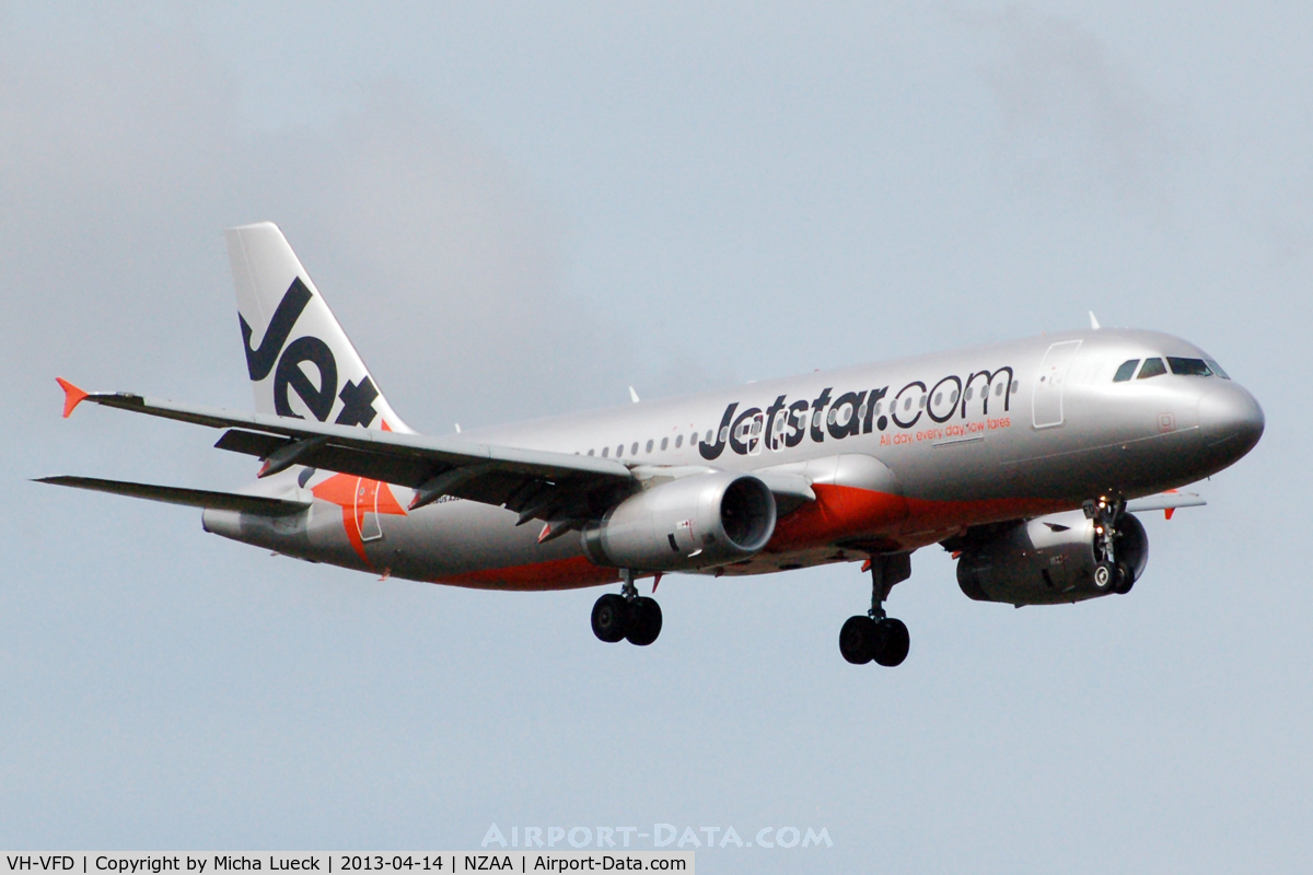 VH-VFD, 2011 Airbus A320-232 C/N 4922, At Auckland