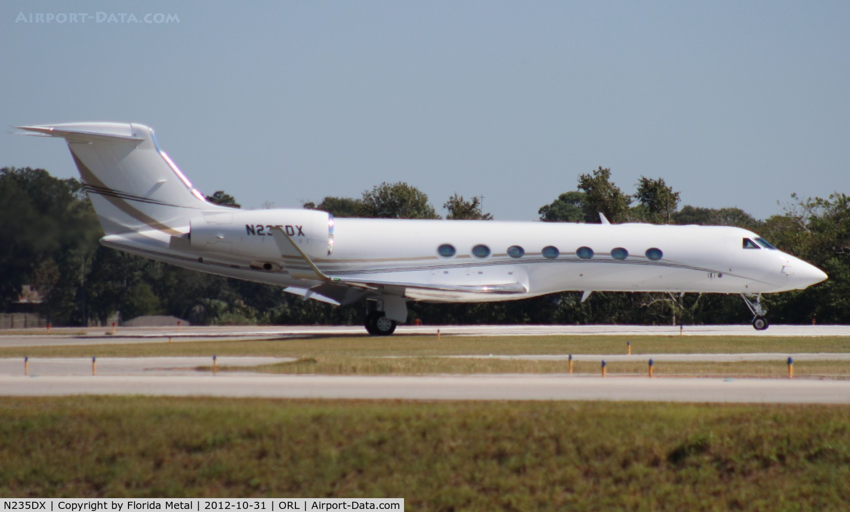 N235DX, 2005 Gulfstream Aerospace GV-SP (G550) C/N 5085, G550 at NBAA