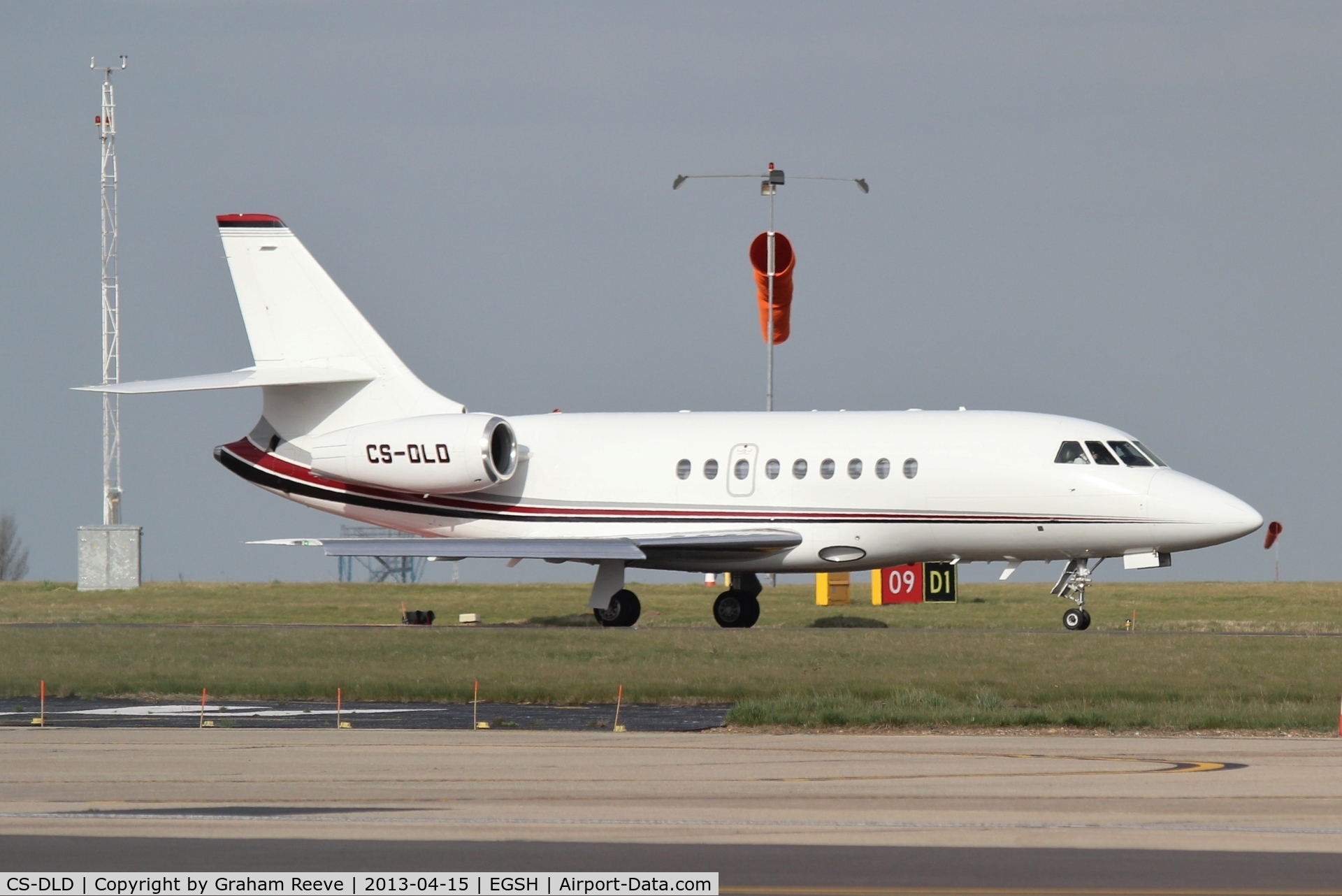 CS-DLD, 2007 Dassault Falcon 2000EX C/N 109, Just landed.