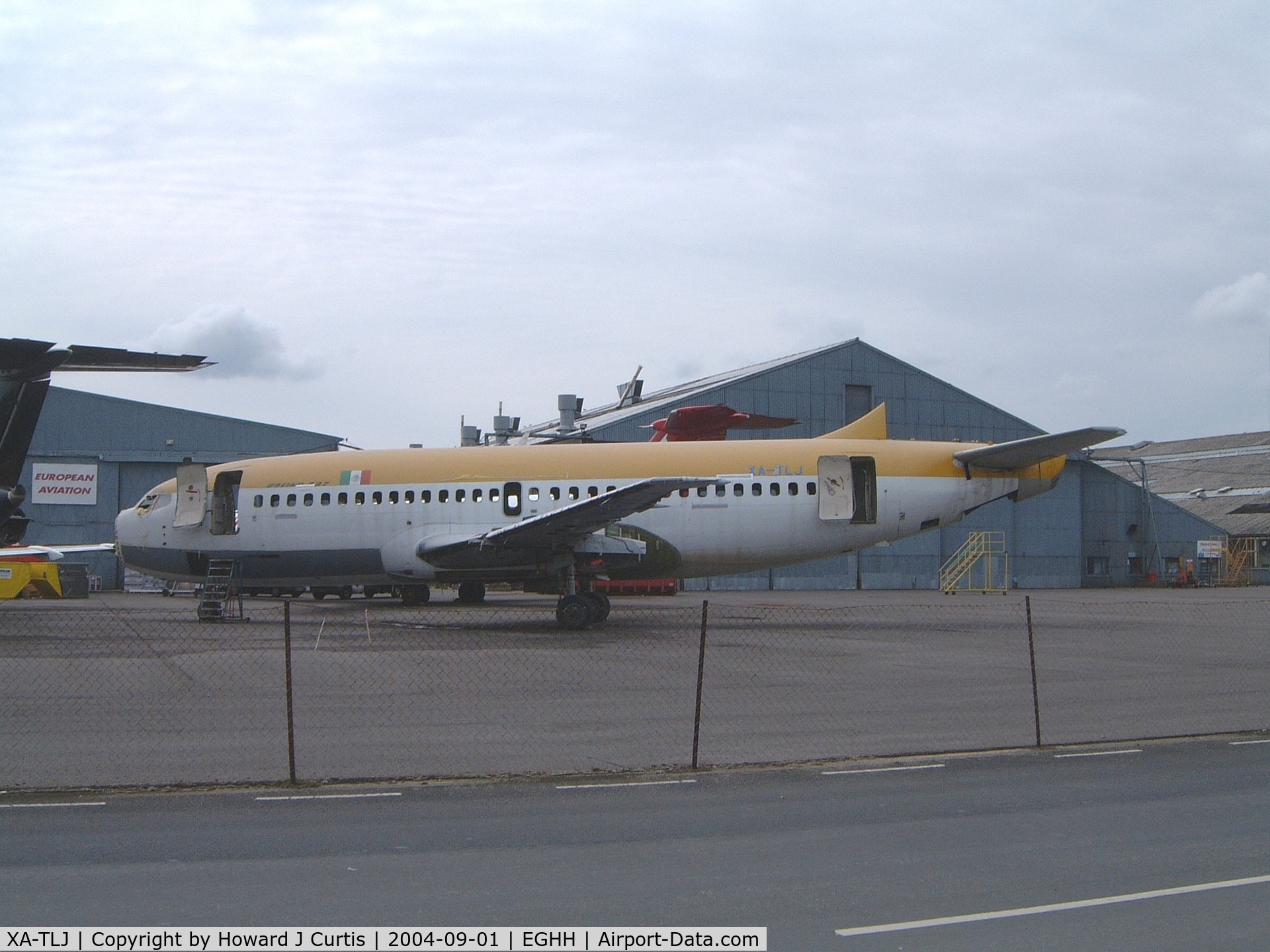 XA-TLJ, 1974 Boeing 737-2H6 C/N 20926, Being broken up for spares.