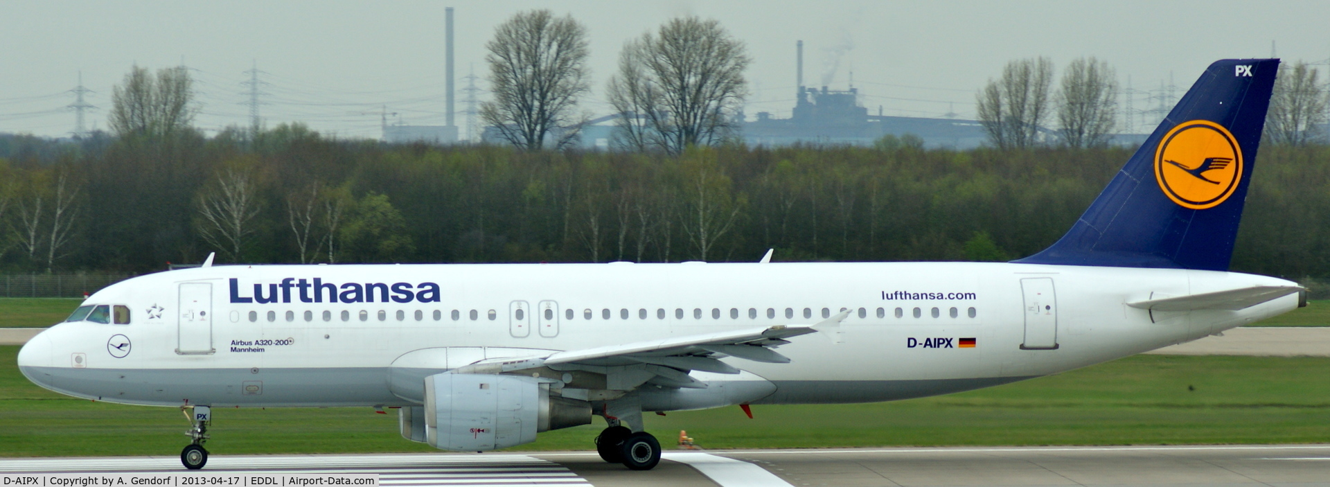 D-AIPX, 1990 Airbus A320-211 C/N 147, Lufthansa, is speeding up for take off at Düsseldorf Int´l (EDDL)