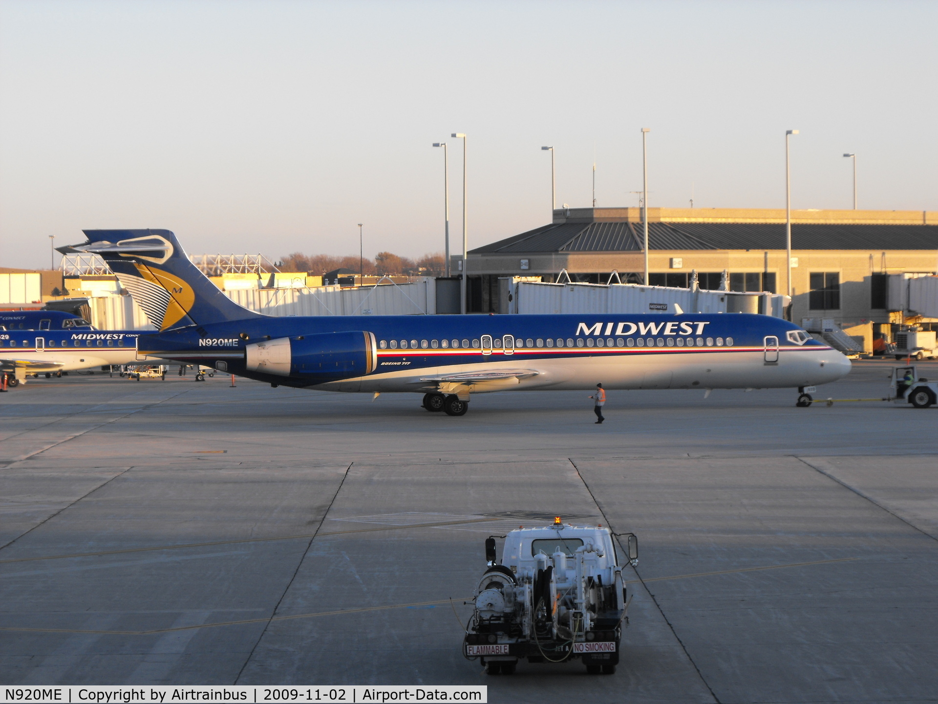 N920ME, 2004 Boeing 717-2BL C/N 55182, Midwest B717-200
