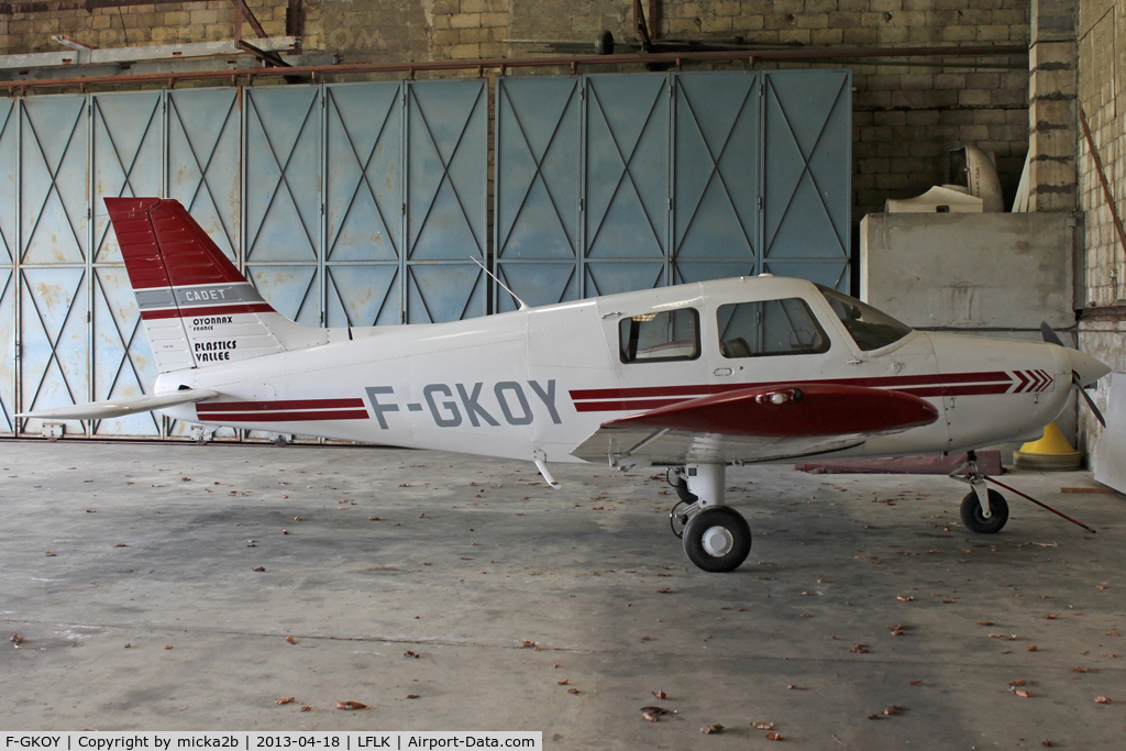 F-GKOY, Piper PA-28-161 Warrior II C/N 28-41334, Parked