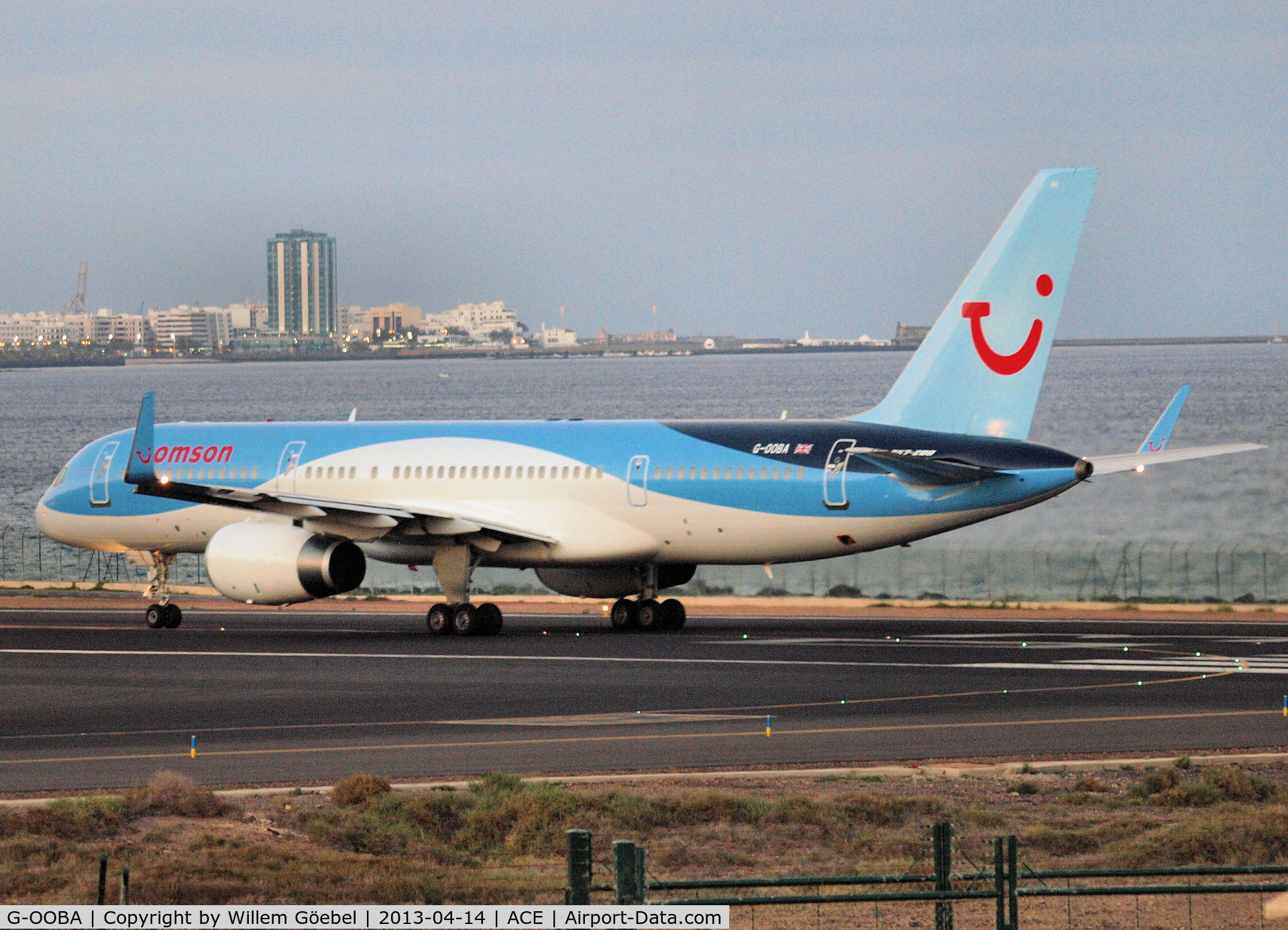 G-OOBA, 2000 Boeing 757-28A C/N 32446, Taxi to the runway of Lanzarote Airport