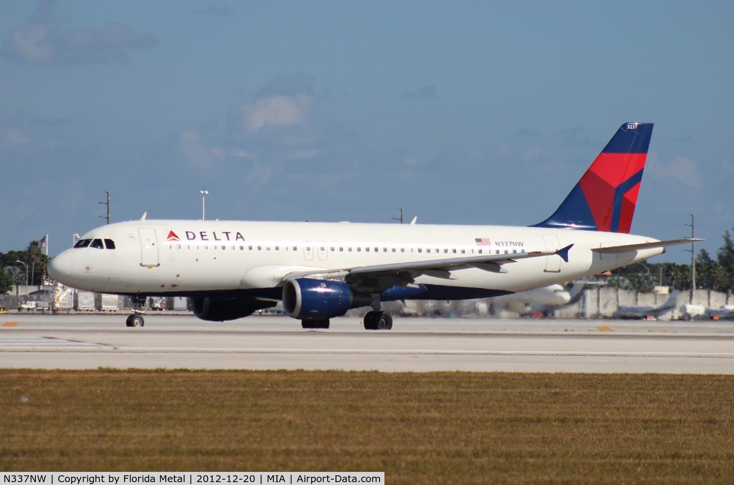 N337NW, 1992 Airbus A320-212 C/N 358, Delta A320