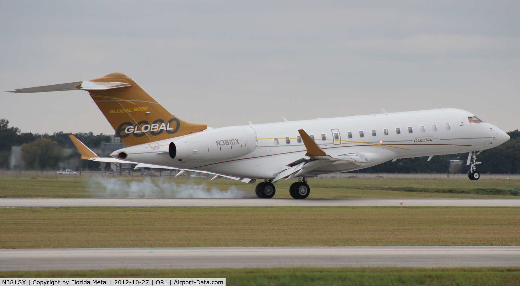 N381GX, 2012 Bombardier Global 6000 (BD-700-1A10) C/N 9381, Global 6000 arriving at NBAA