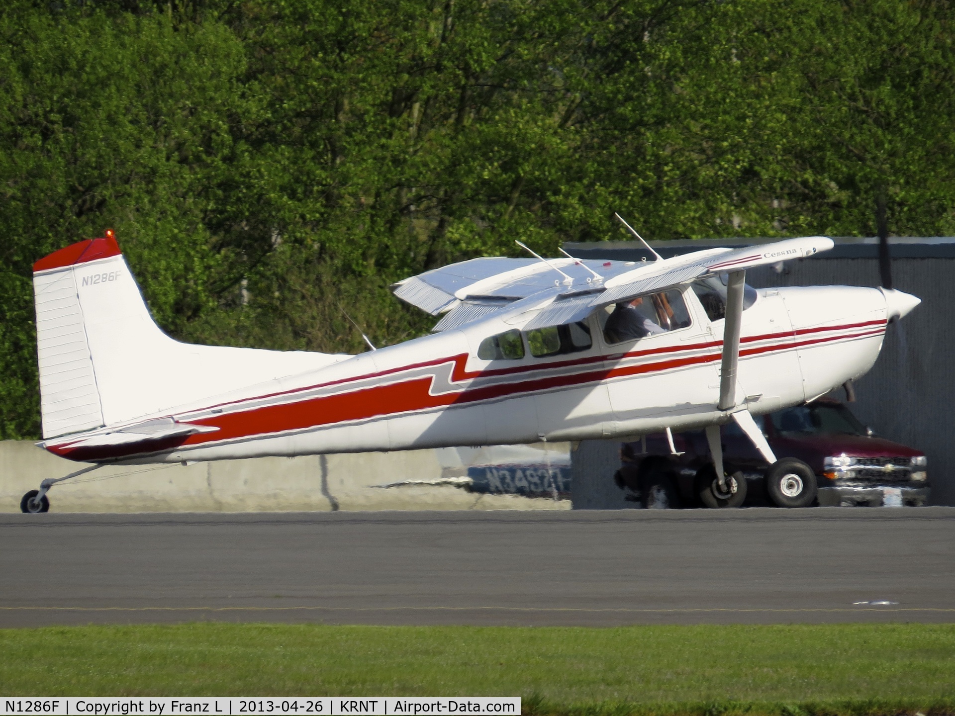 N1286F, 1975 Cessna A185F Skywagon 185 C/N 18502810, departing Renton