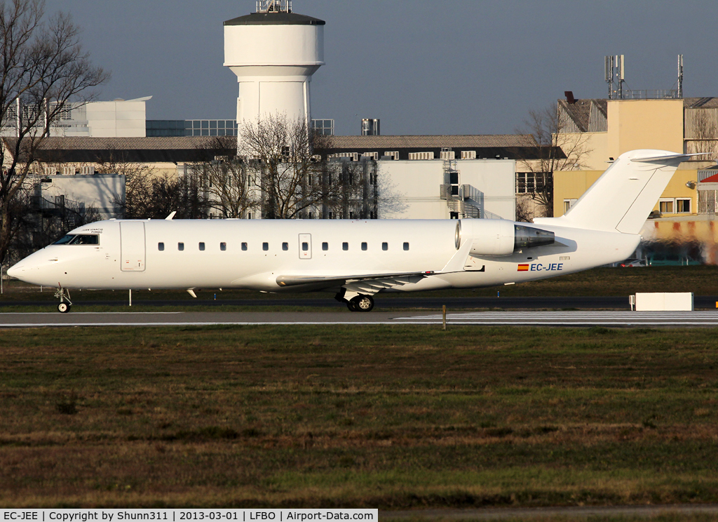 EC-JEE, 2005 Bombardier CRJ-200ER (CL-600-2B19) C/N 7989, Ready for take off rwy 32R in all white c/s...