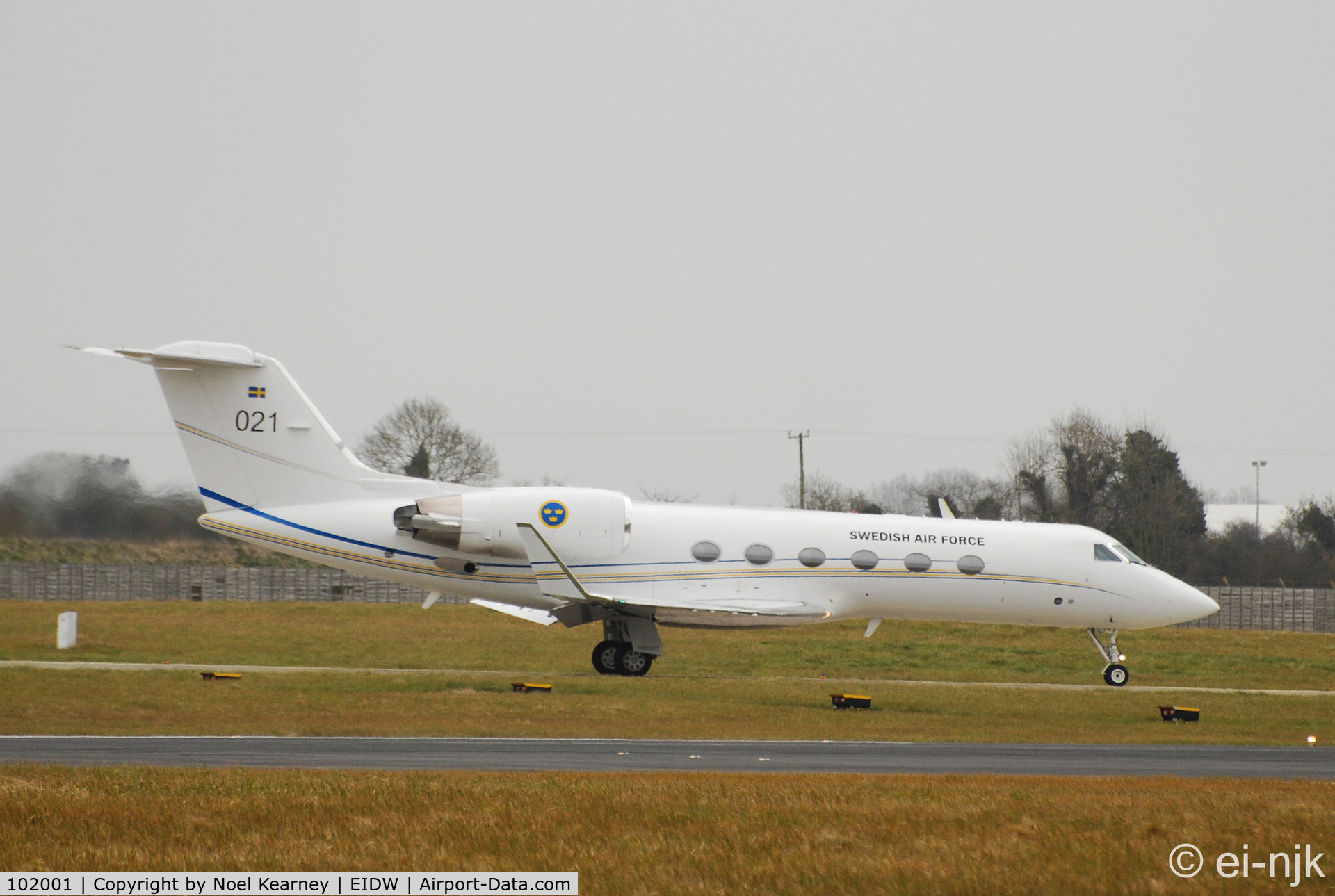 102001, Gulfstream Tp102C (Gulfstream IV) C/N 1014, This Swedish Air Force gulfstream is seen awaiting departure off Rwy 10 at Dublin.