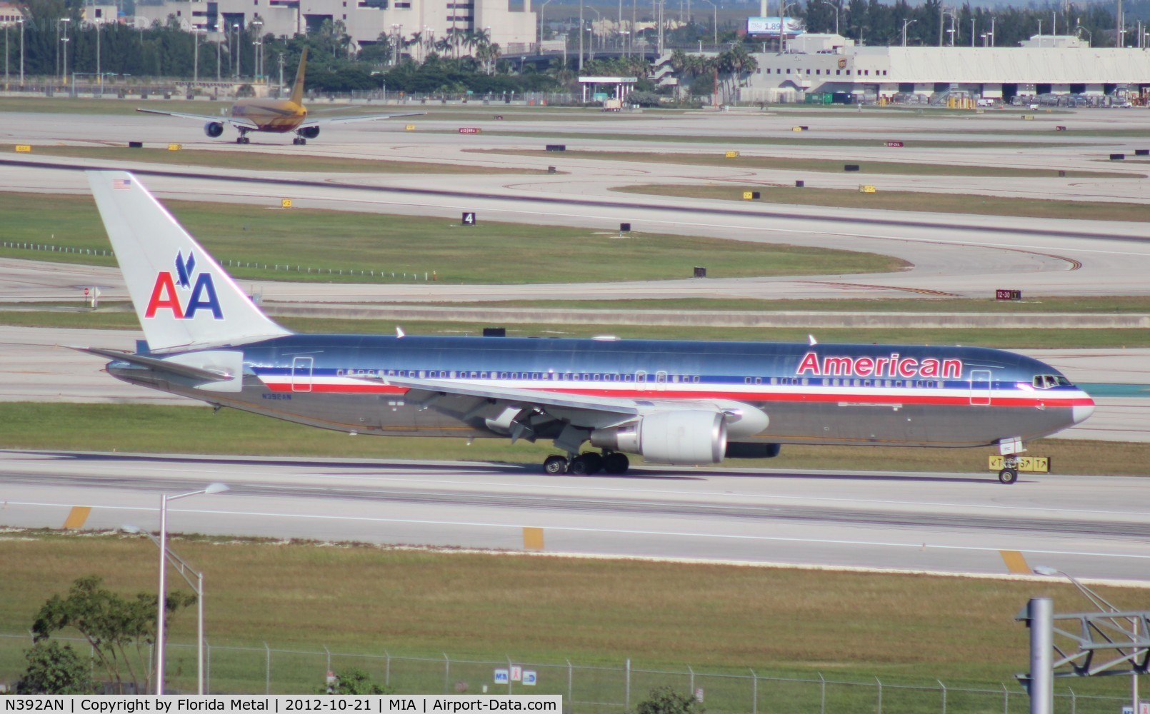 N392AN, 1998 Boeing 767-323 C/N 29429, American 767-300
