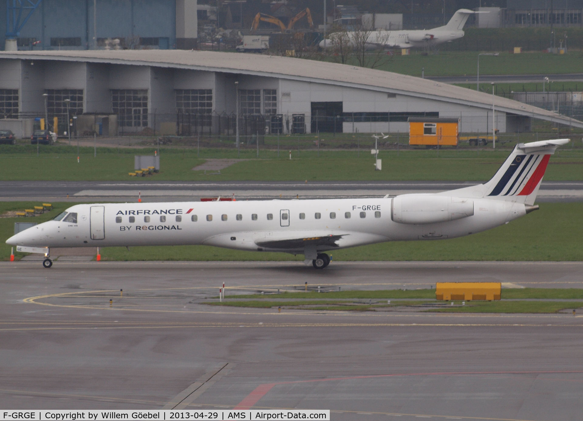 F-GRGE, 1998 Embraer EMB-145EU (ERJ-145EU) C/N 145047, Taxi to runway L18 of Schiphol Airport