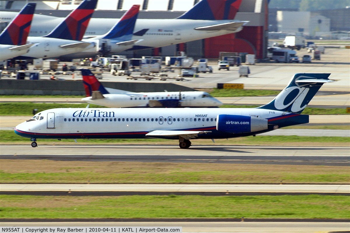 N955AT, 2000 Boeing 717-200 C/N 55017, Boeing 717-2BD [55017] (AirTrans Airways) Atlanta-Hartsfield~N 11/04/2010. Seen departing.