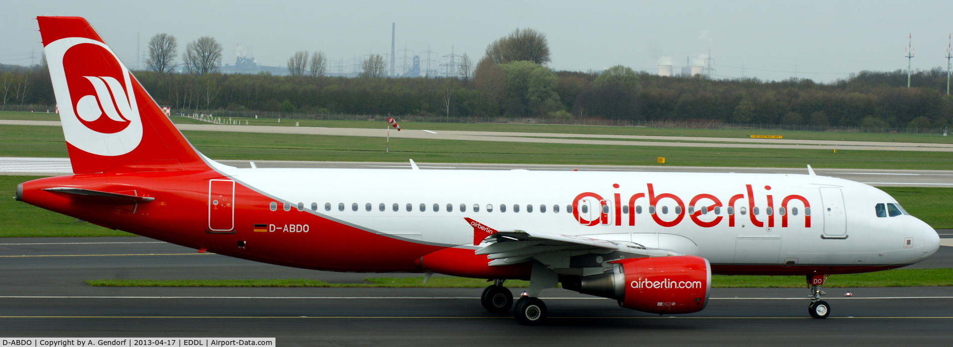 D-ABDO, 2007 Airbus A320-214 C/N 3055, Air Berlin, is taxiing to Runway 23L for departure at Düsseldorf Int´l (EDDL)