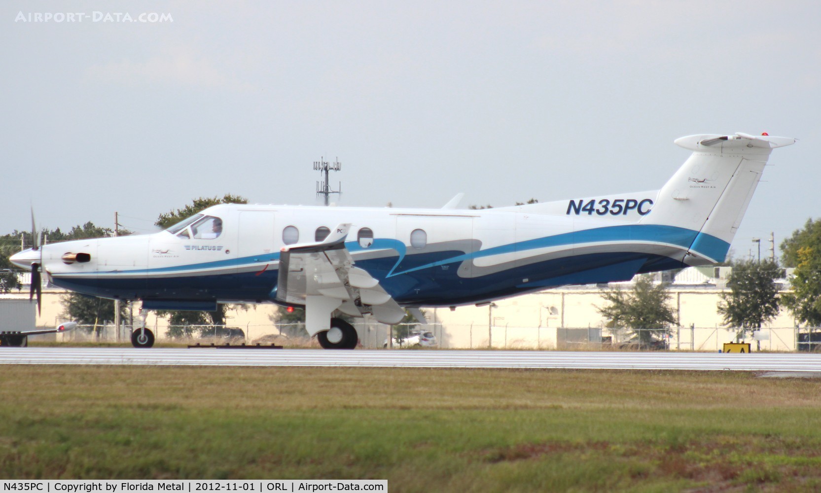 N435PC, 2001 Pilatus PC-12/45 C/N 435, PC-12 leaving NBAA
