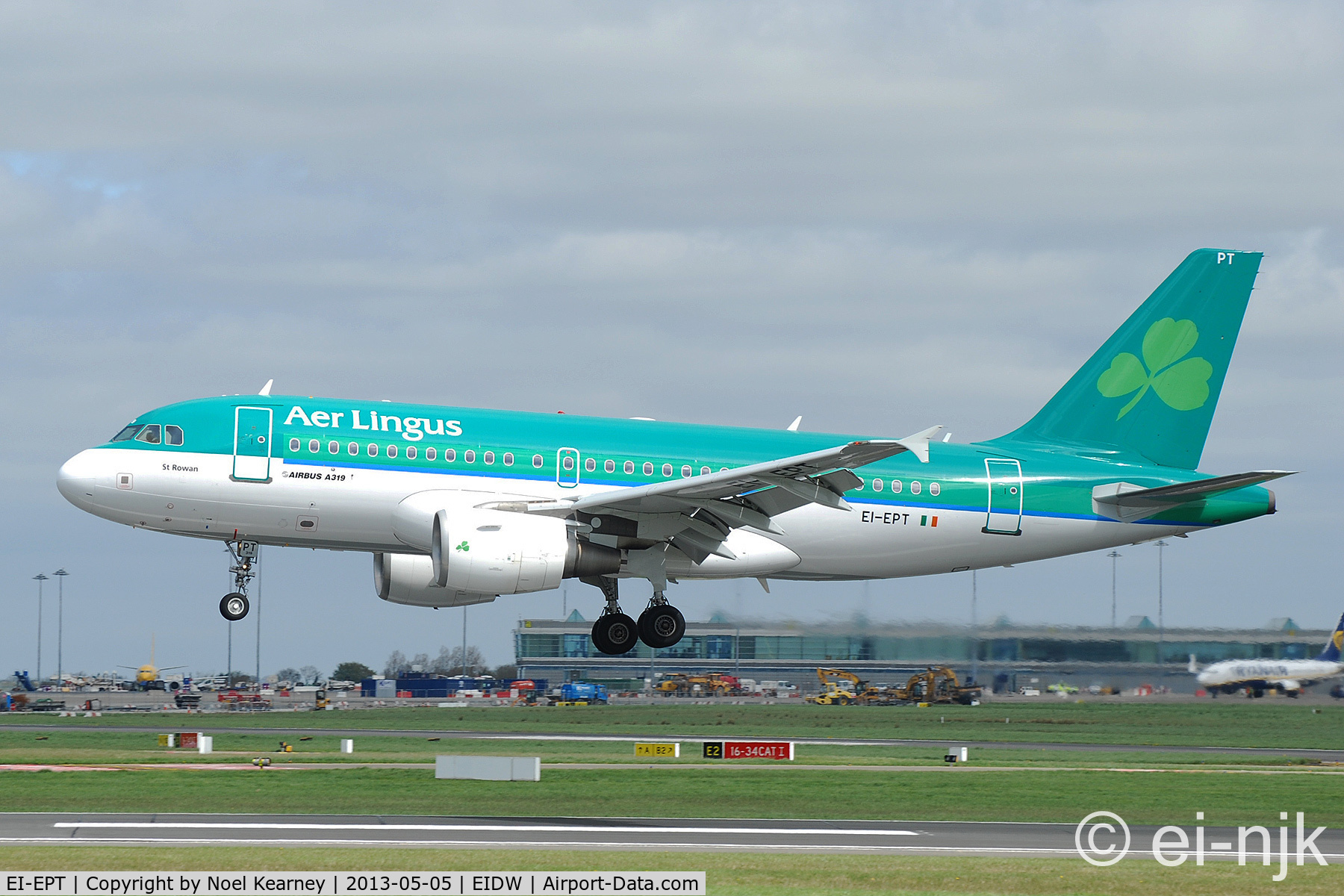 EI-EPT, 2007 Airbus A319-111 C/N 3054, Landing Rwy 28 at Dublin Airport.