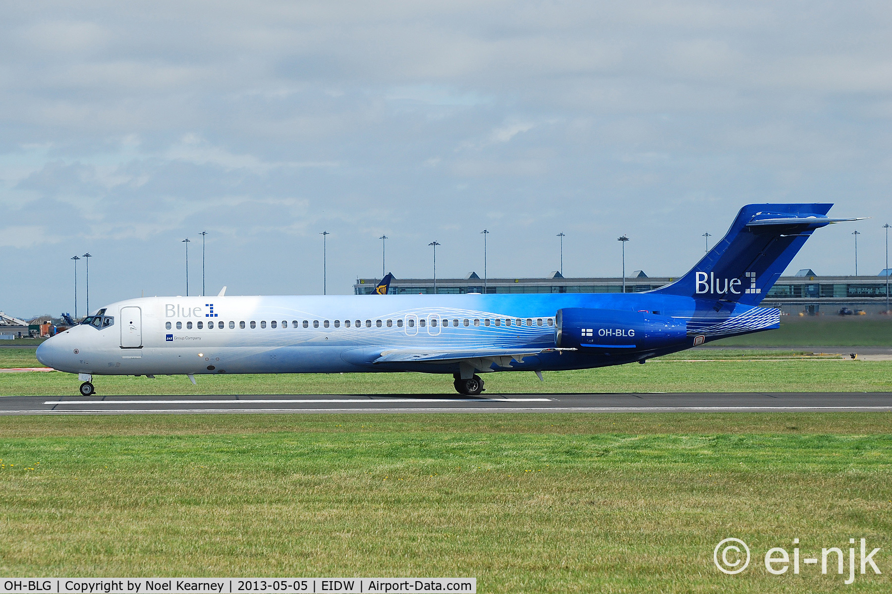 OH-BLG, 2000 Boeing 717-2CM C/N 55059, Lined up for departure off Rwy 28 at Dublin.