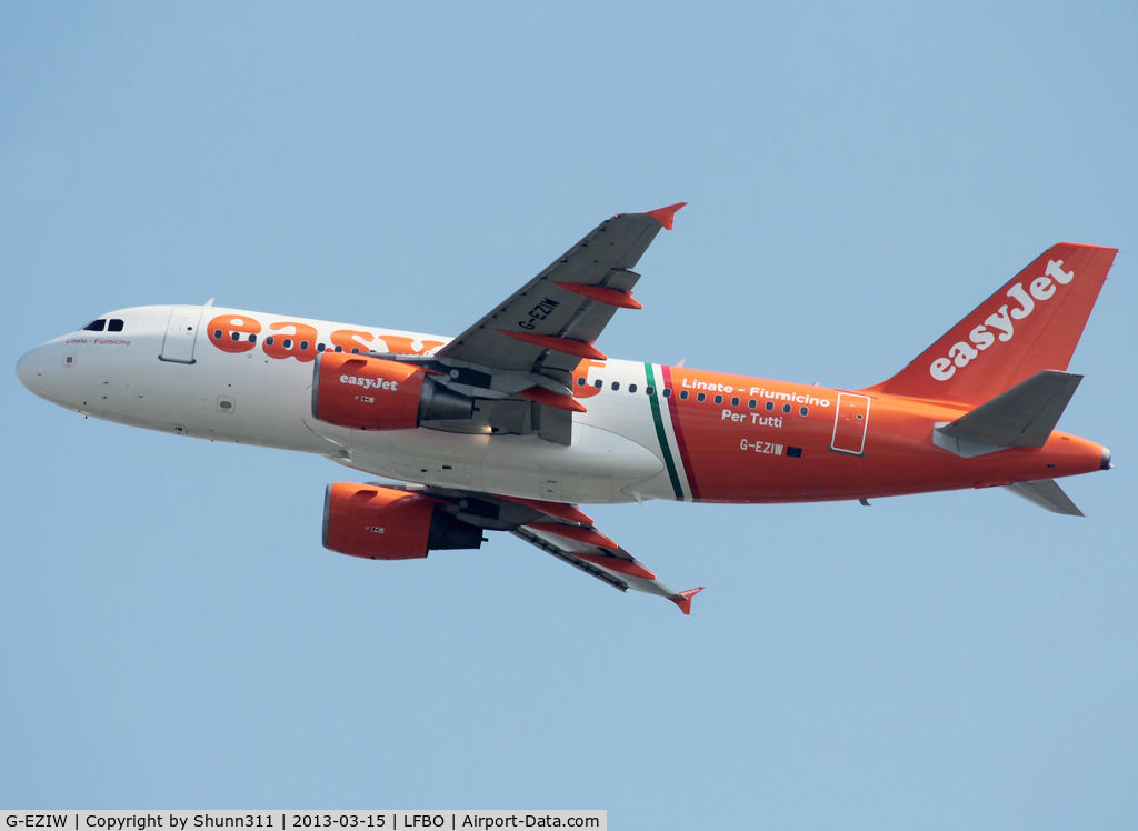 G-EZIW, 2005 Airbus A319-111 C/N 2578, Climbing after t/o rwy 32R in special Rome Fumicino c/s